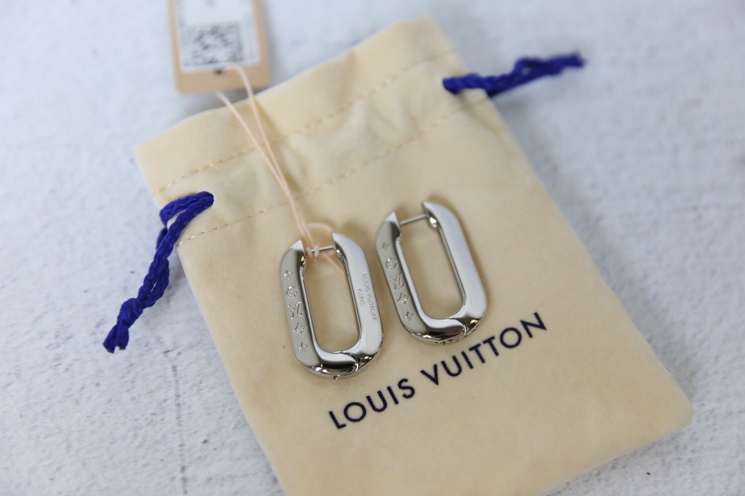Louis Vuitton Edge Earrings, Silver Tone, New in Box WA001