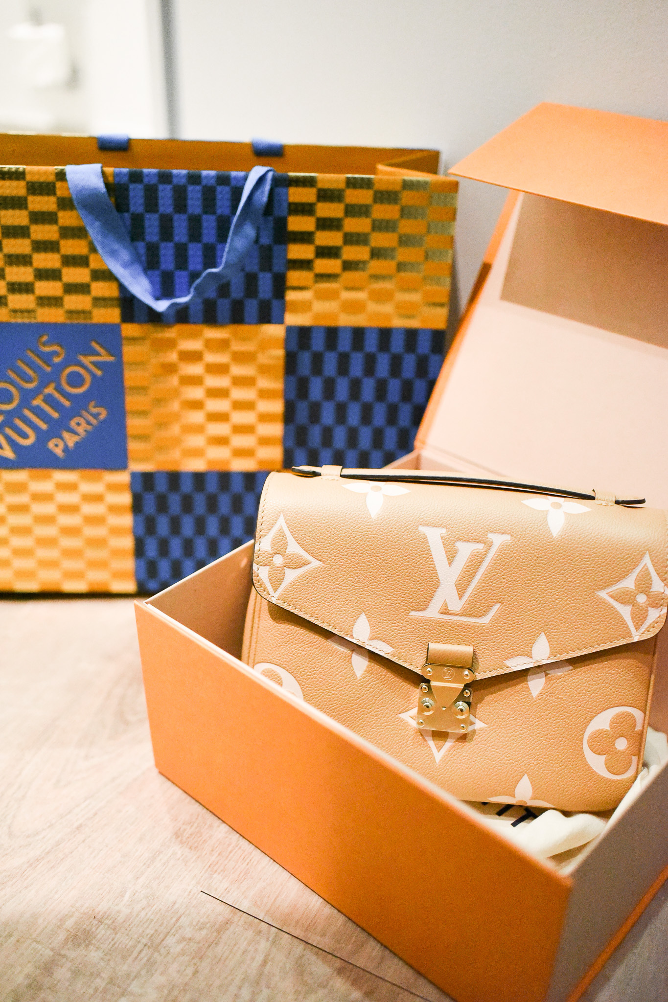 Louis Vuitton Pochette metis box and holiday bag
