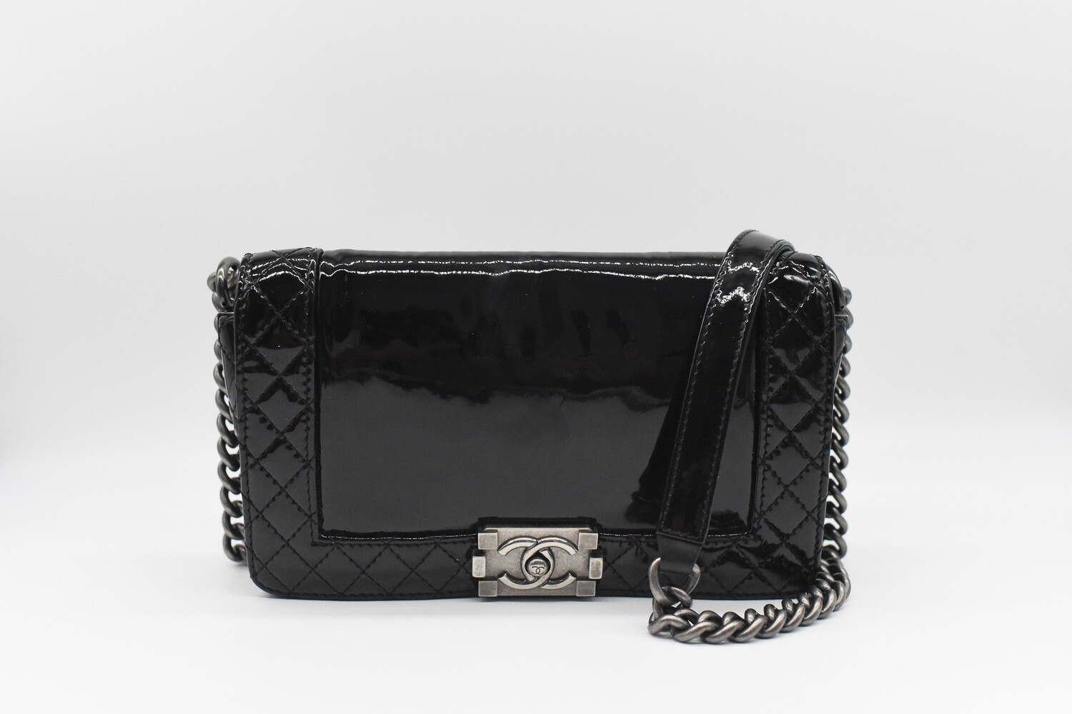 Ariadna Gutiérrez Closet Sale: Chanel Boy, Black Patent with Ruthenium  Hardware, Preowned in Dustbag MA004
