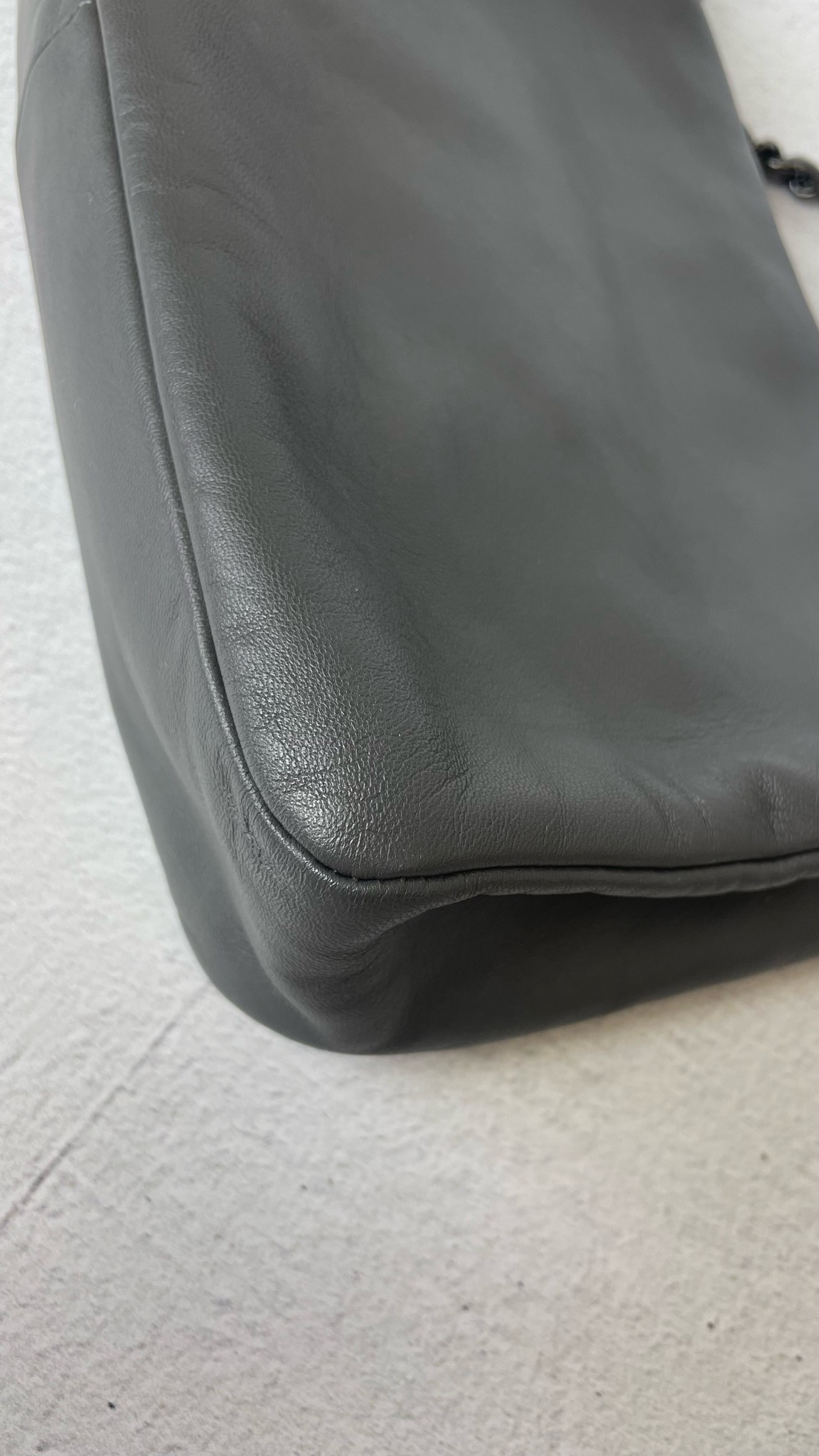 Chanel CC Chevron Front Pocket Camera Bag Black Leather Lambskin  ref.1013144 - Joli Closet