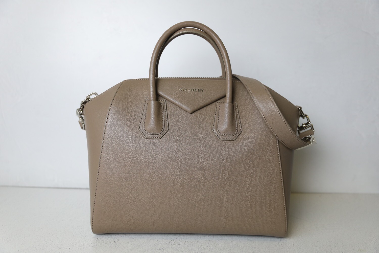 Givenchy antigona discount taupe