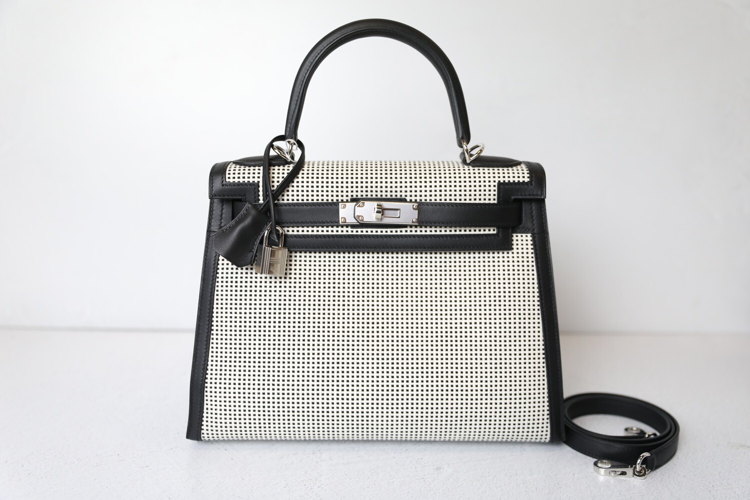Hermès Kelly 25 Sellier Quadrille Black and White Viking Toile and Swi