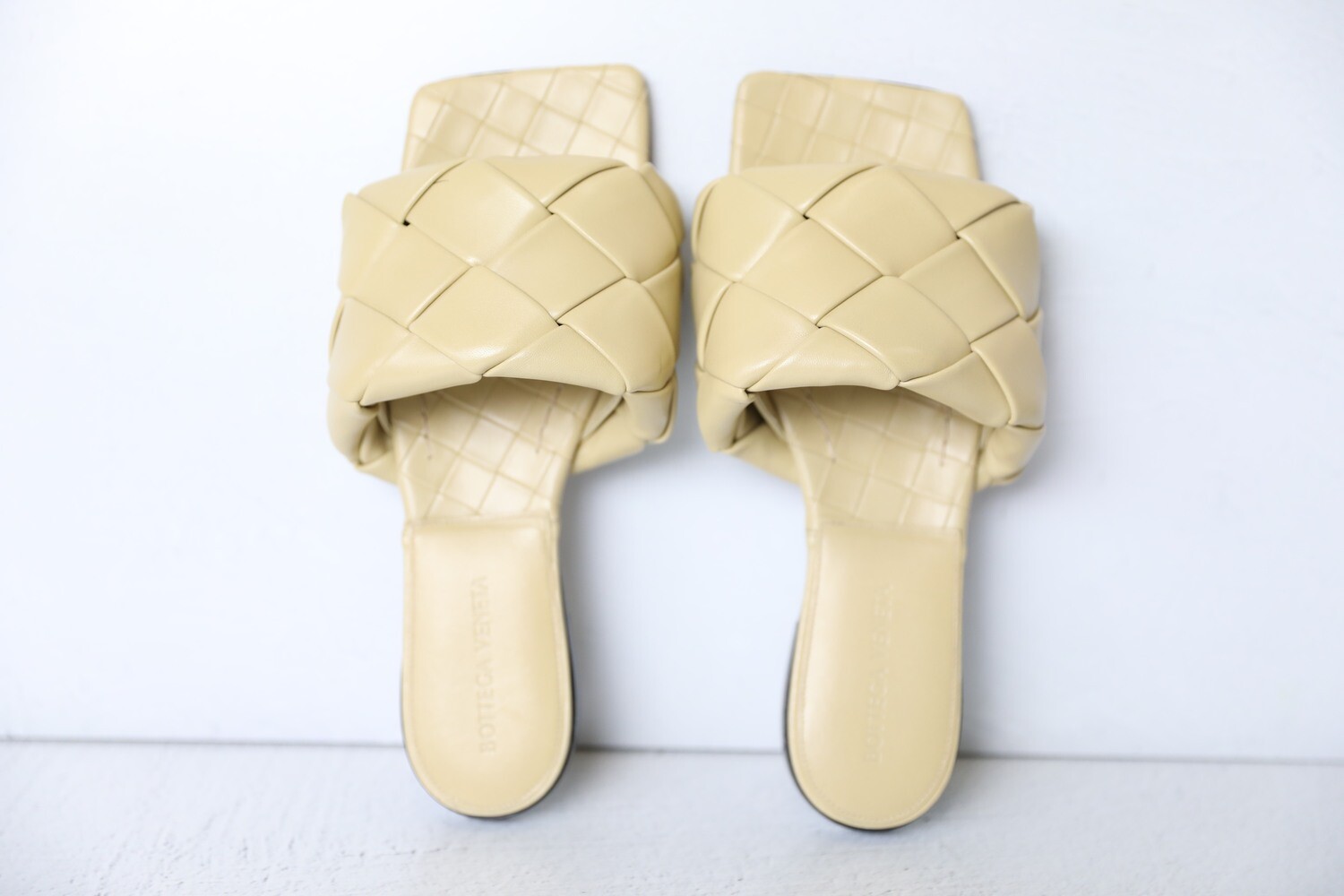 Bottega Veneta, Beige Lido Flat Slides Sandals, Size 36.5, Preowned in  Dustbag WA001 - Julia Rose Boston | Shop