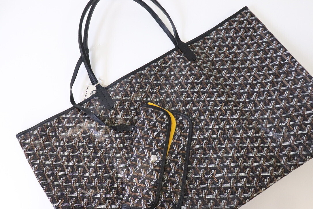 SOLD/LAYAWAY💕 Goyard St. Louis Black PM. Made in France. With pouch,  dustbag & certificate of authenticity from ENTRUPY ❤️