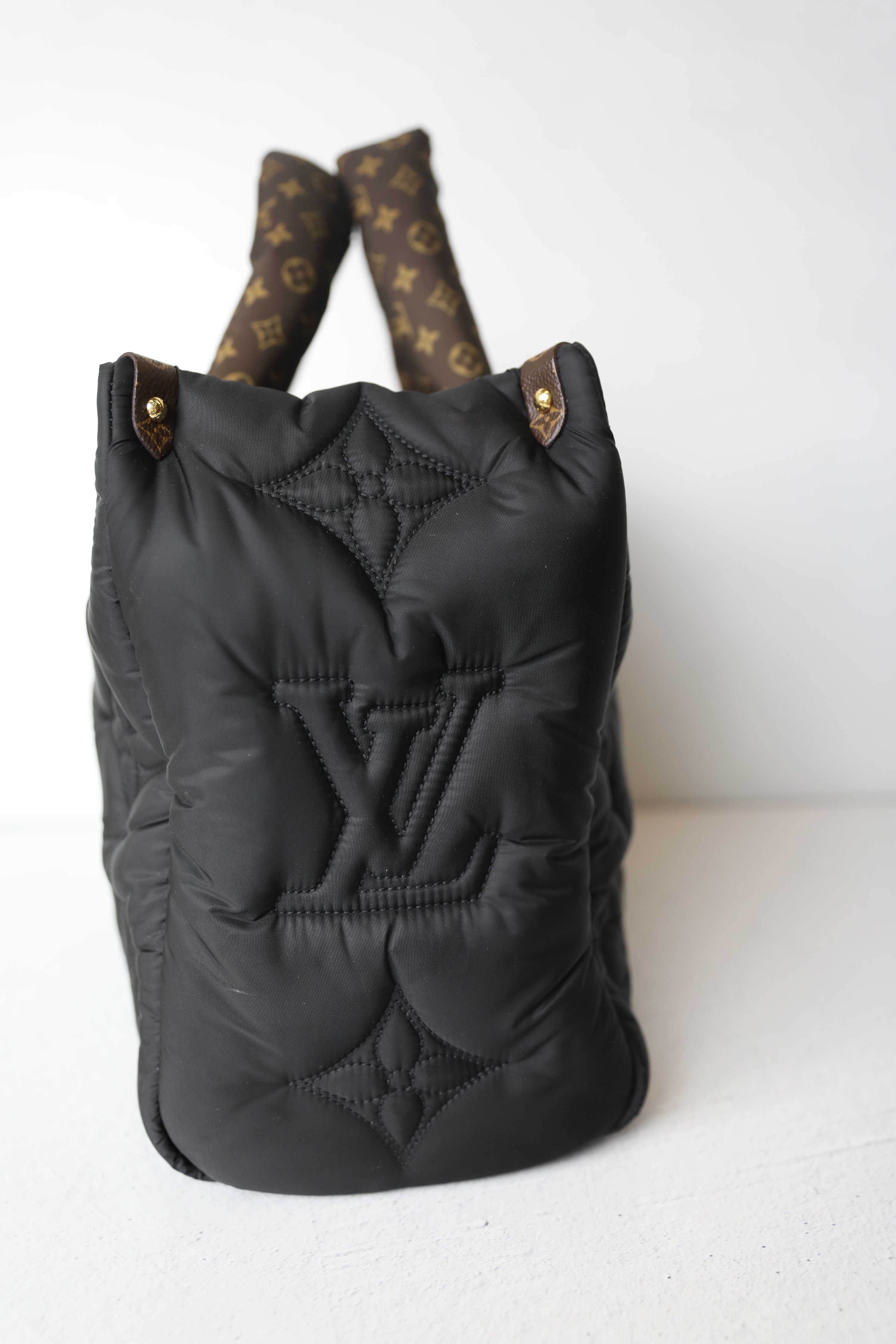 Louis Vuitton Discontinued Black Pillow Puffer Onthego GM 2way Tote  1LVJ1017 at 1stDibs