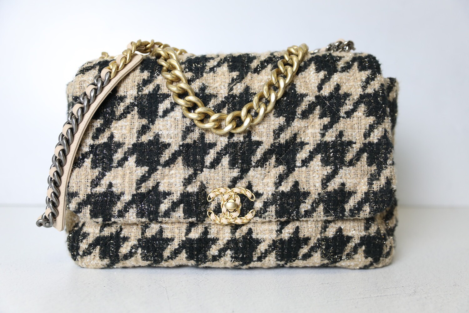 Chanel 19 Maxi, Beige and Black Houndstooth Tweed, Preowned in Box WA001
