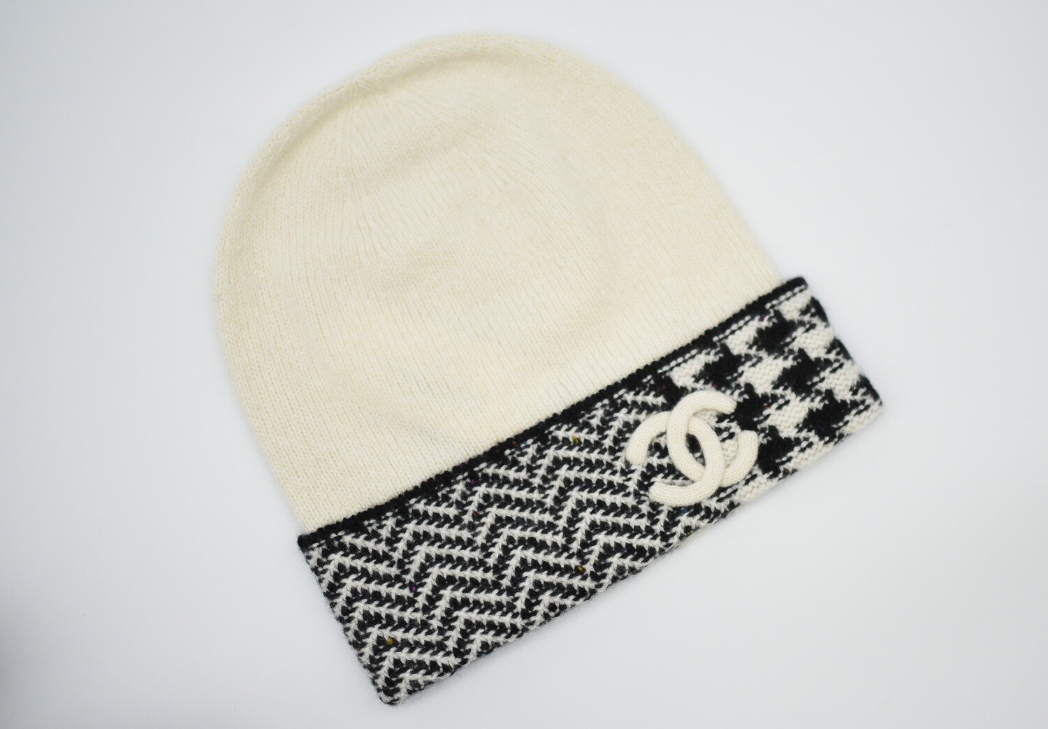Chanel Beanie Hat, White and Black, New in Box MA001