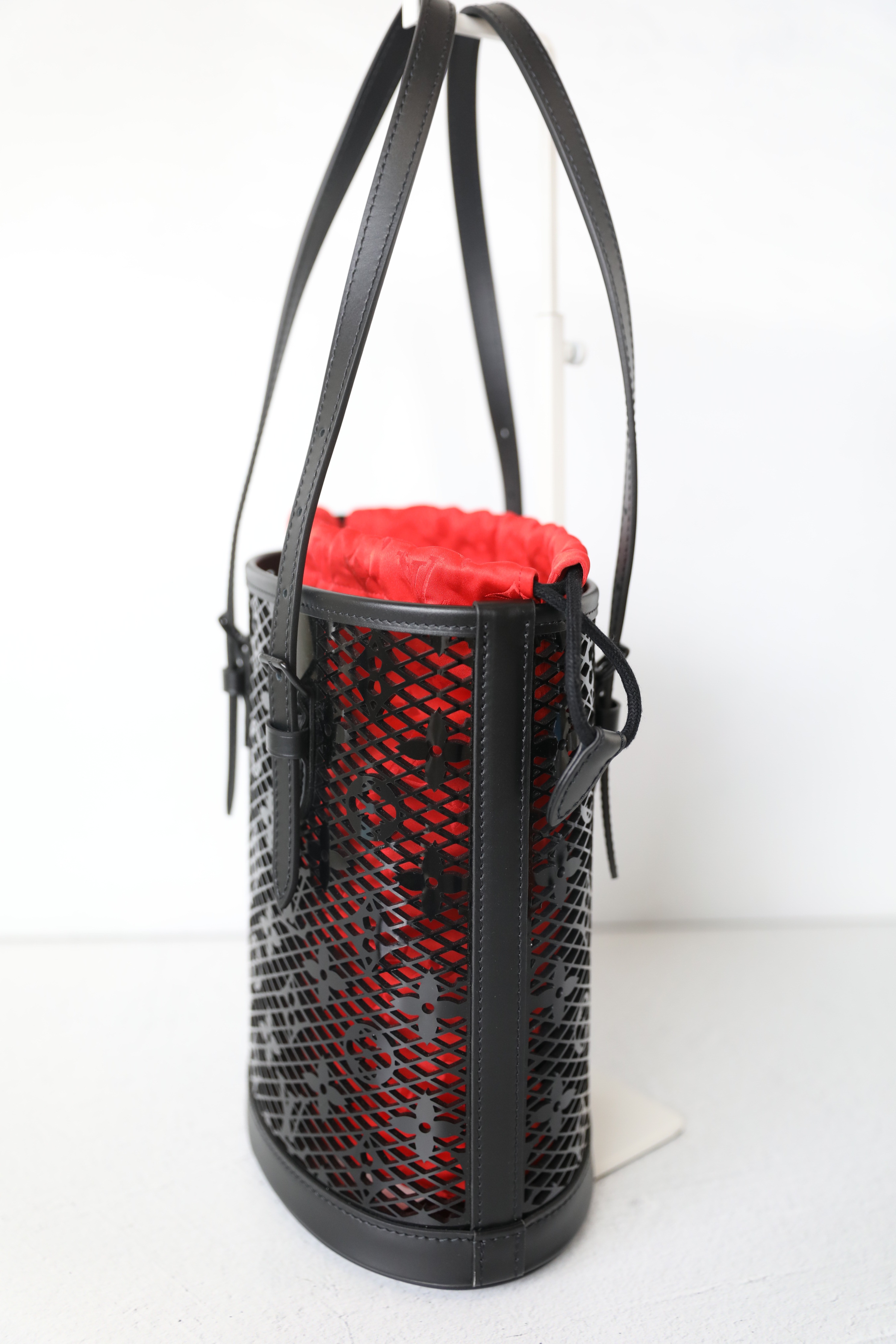 Louis Vuitton Black Multicolore Bucket Bag & Pouch – Dina C's Fab and Funky  Consignment Boutique