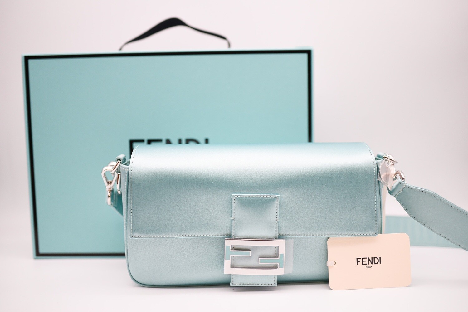 tiffany blue 🤍 #bags #purses #purseblog #fendibaguette #ysl #juliafox