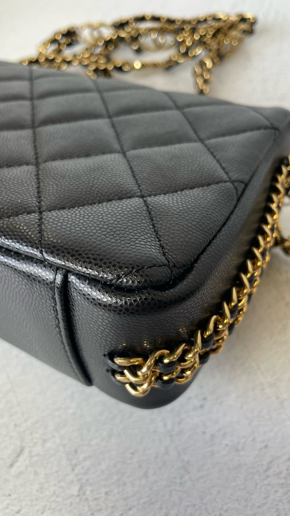 chanel purse with gold chain