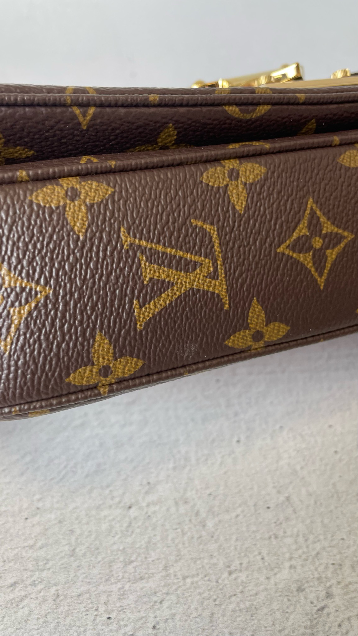 Сумка Louis Vuitton Marceau Bag Monogram Empreinte Creme купить в  интернет-магазине