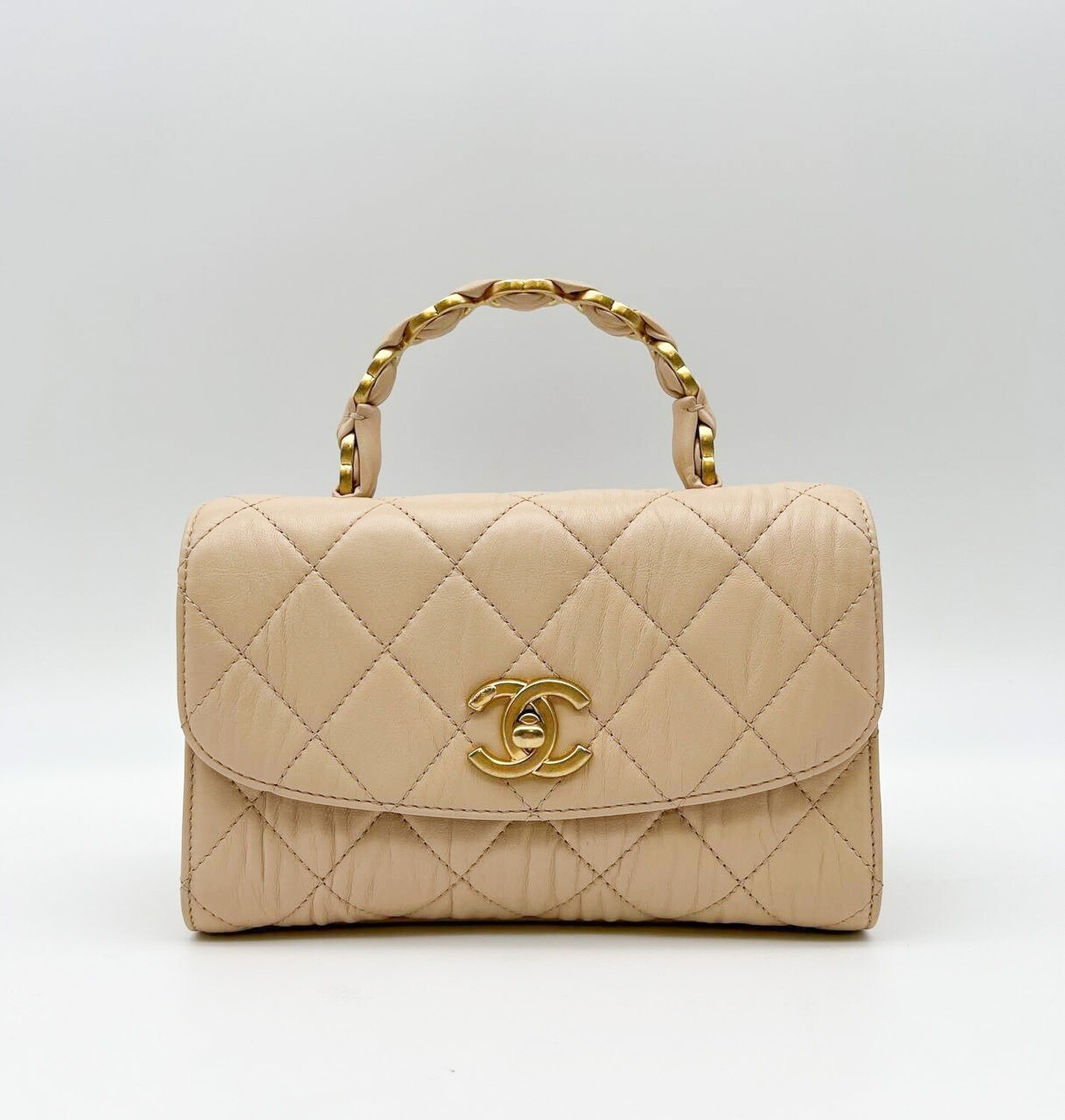 Chanel bag store with handle