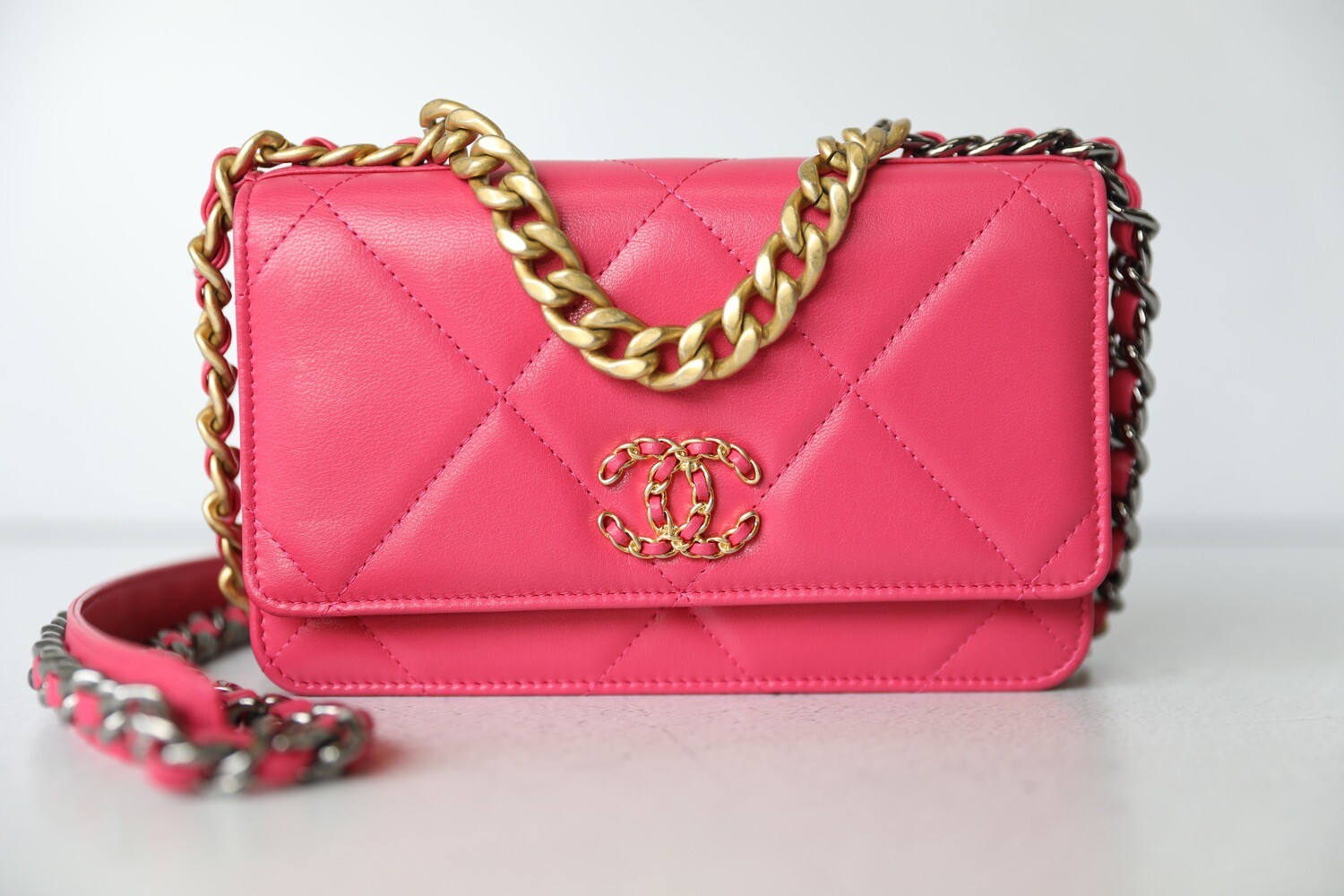 Chanel 19 Wallet on Chain, Pink Lambskin, Preowned in Box WA001