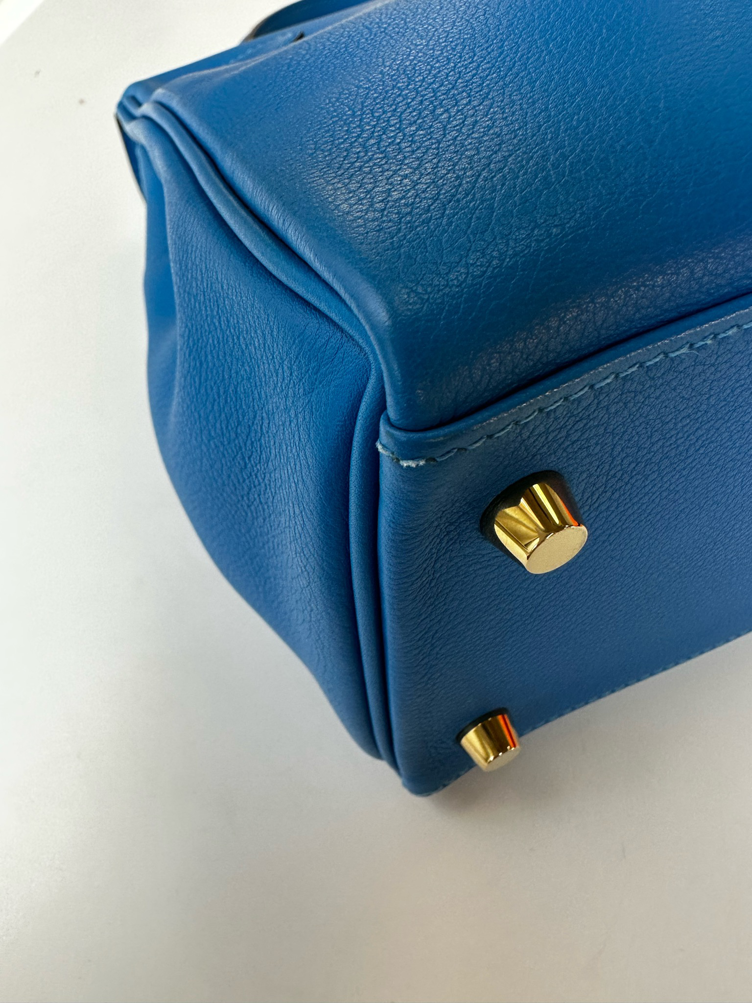 Sold at Auction: Hermès 28cm Blue Glacier Evercolor Leather Retourne Kelly  Bag with Gold Hardware