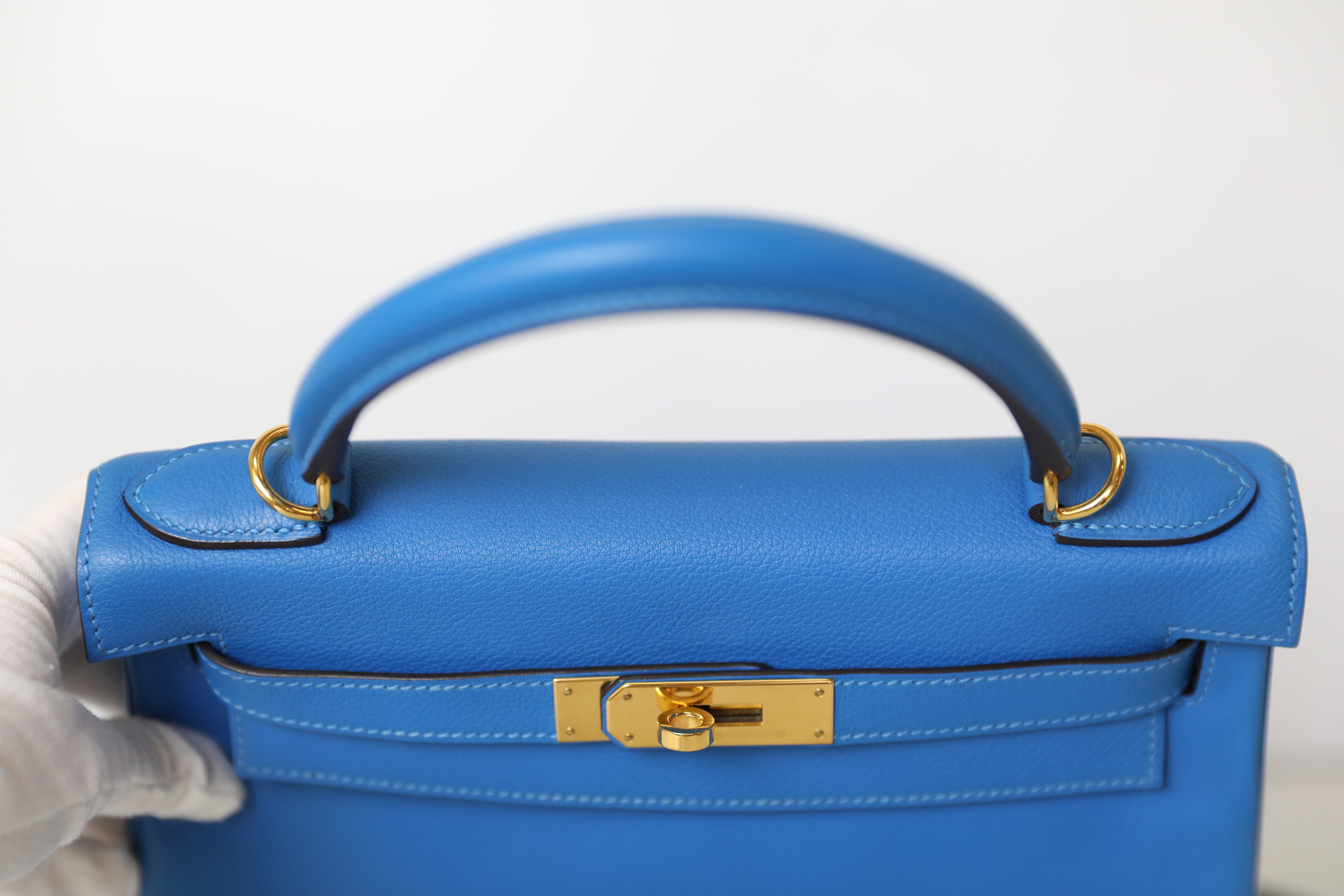 Sold at Auction: Hermès 28cm Blue Glacier Evercolor Leather Retourne Kelly  Bag with Gold Hardware