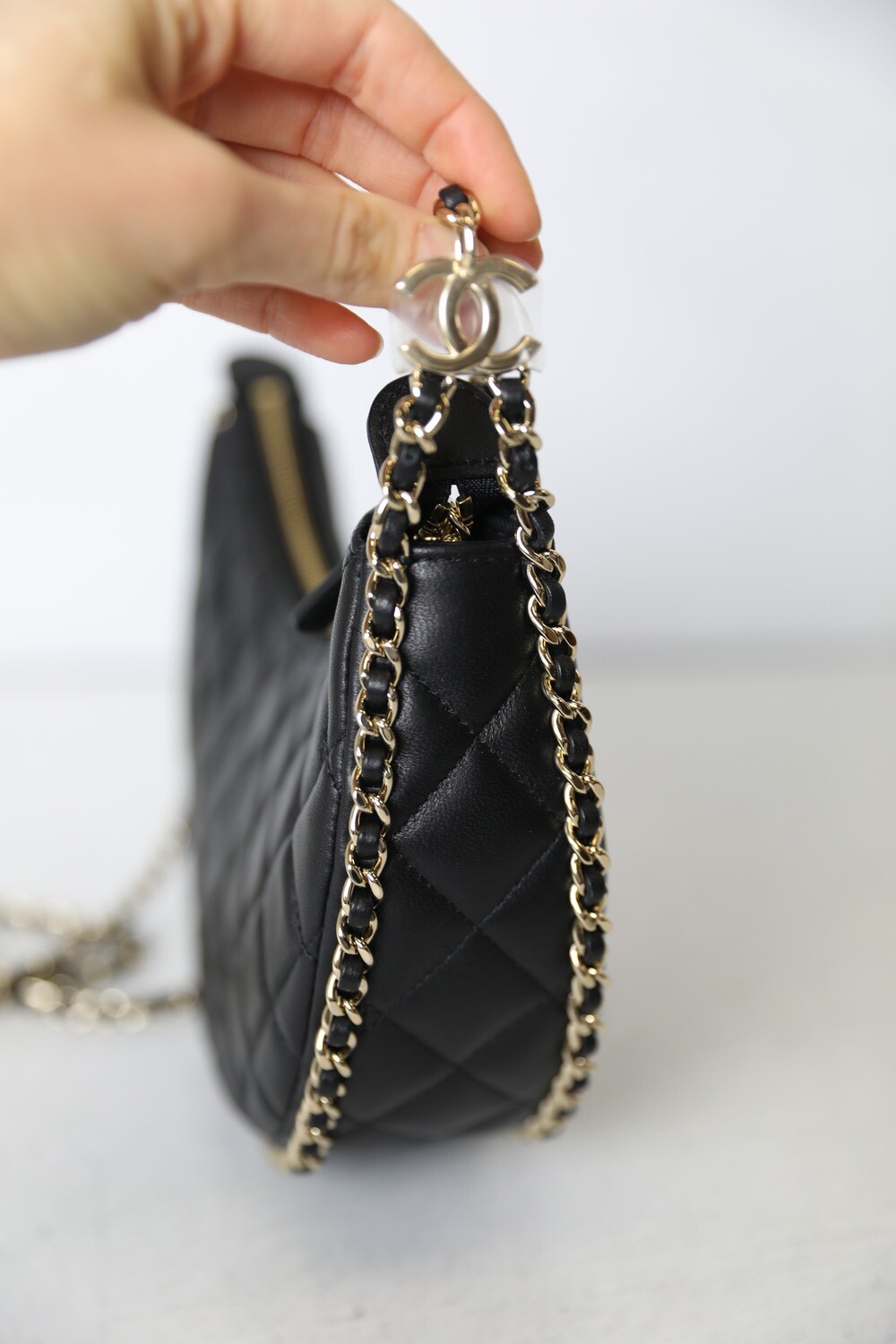 【チェーンが豪華♡2way】CHANEL HOBO マトラッセ Chanel Seasonal Chain Around Hobo, Black Lambskin Leather