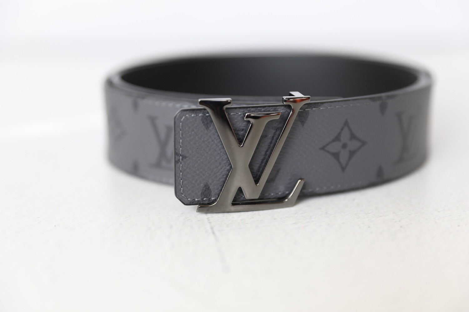 how to see if louis vuitton belt is real