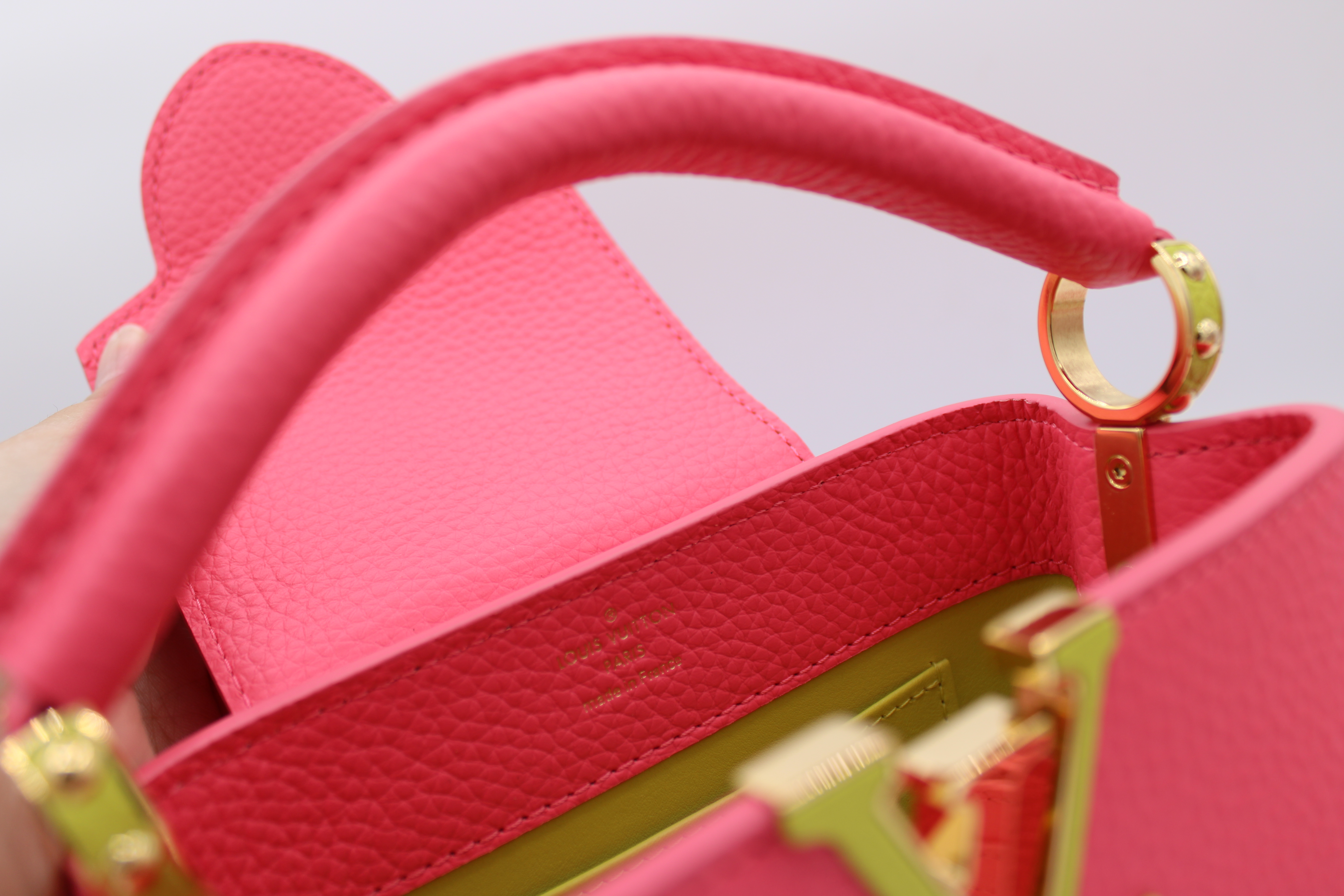 Louis Vuitton Rose Pondichéry Pink/Coquille/Fresh Pink Taurillon Leather  Capucines Mini Bag Louis Vuitton