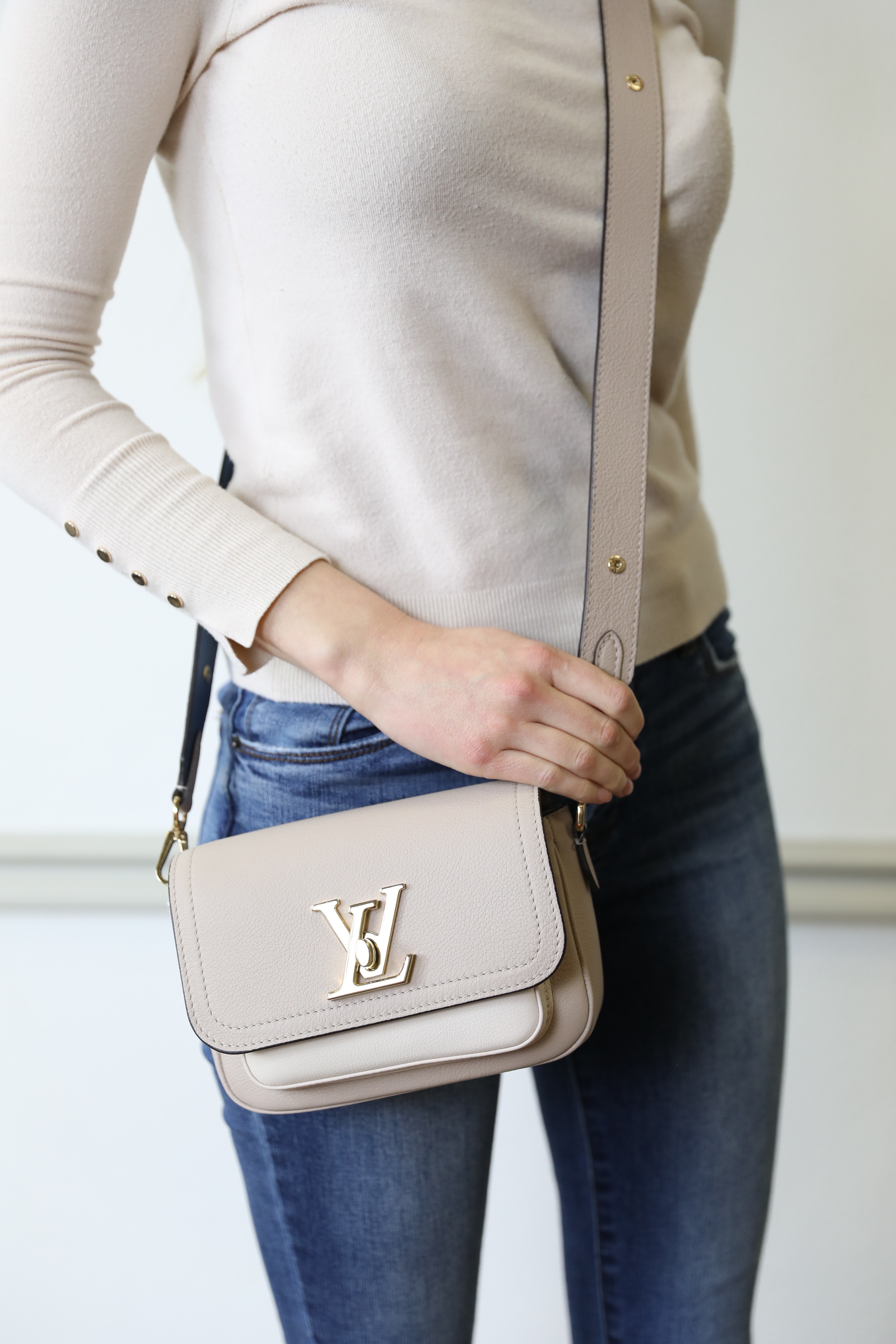 Louis Vuitton Beige Lockme Hobo Bag ○ Labellov ○ Buy and Sell