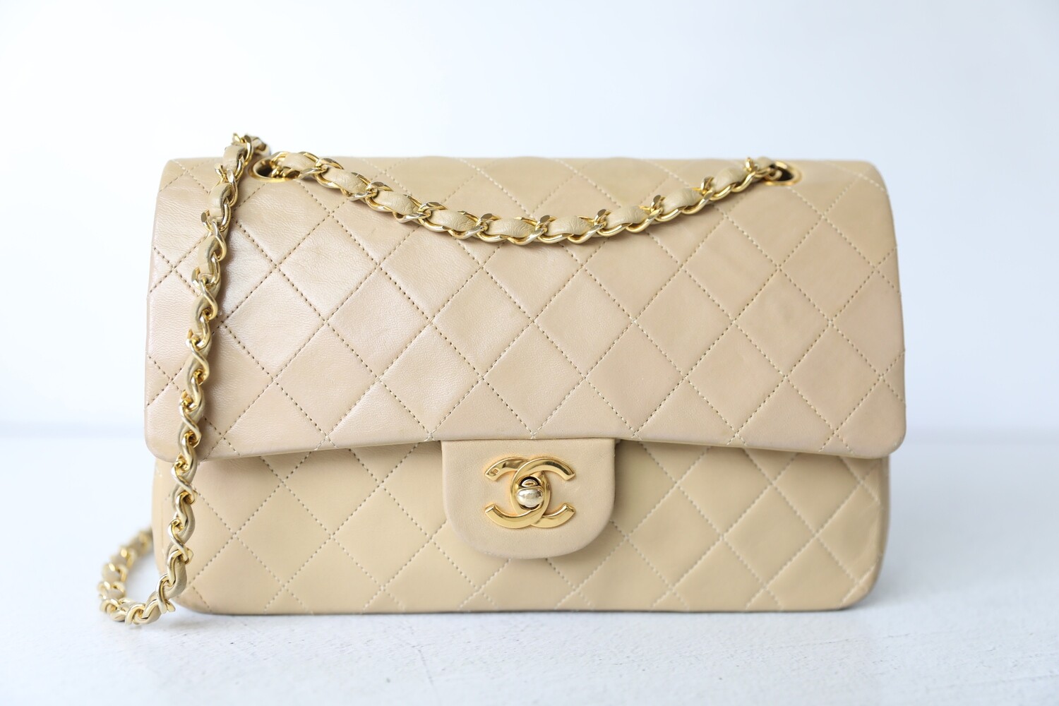 Chanel Vintage Beige, Lambskin, Quilted Classic, Medium, Gold Hardware, Preowned No Dustbag WA001