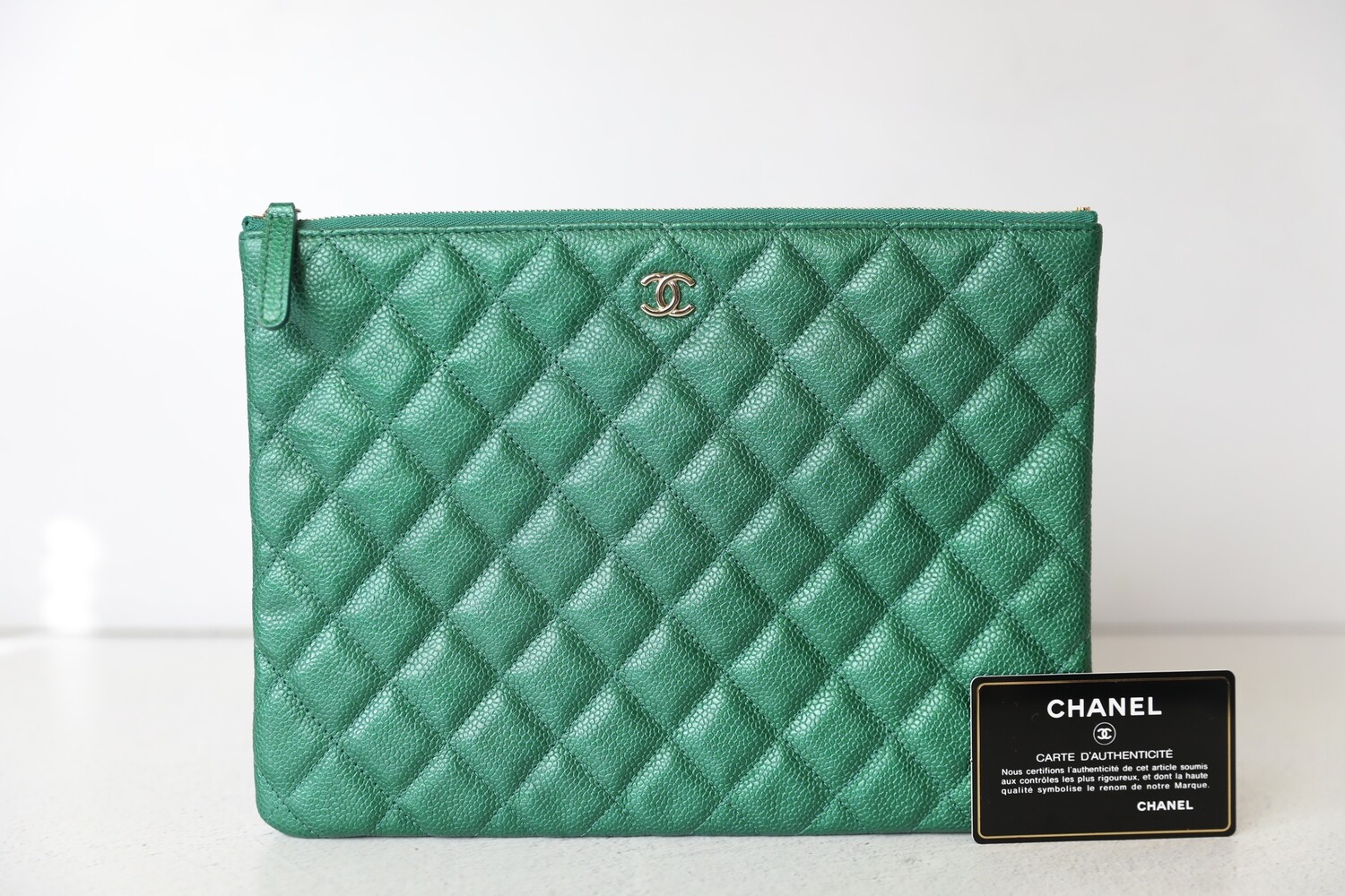 Chanel Large O Case, 18S Emerald Green Caviar Leather Gold Hardware,  Preowned in Box, WA001