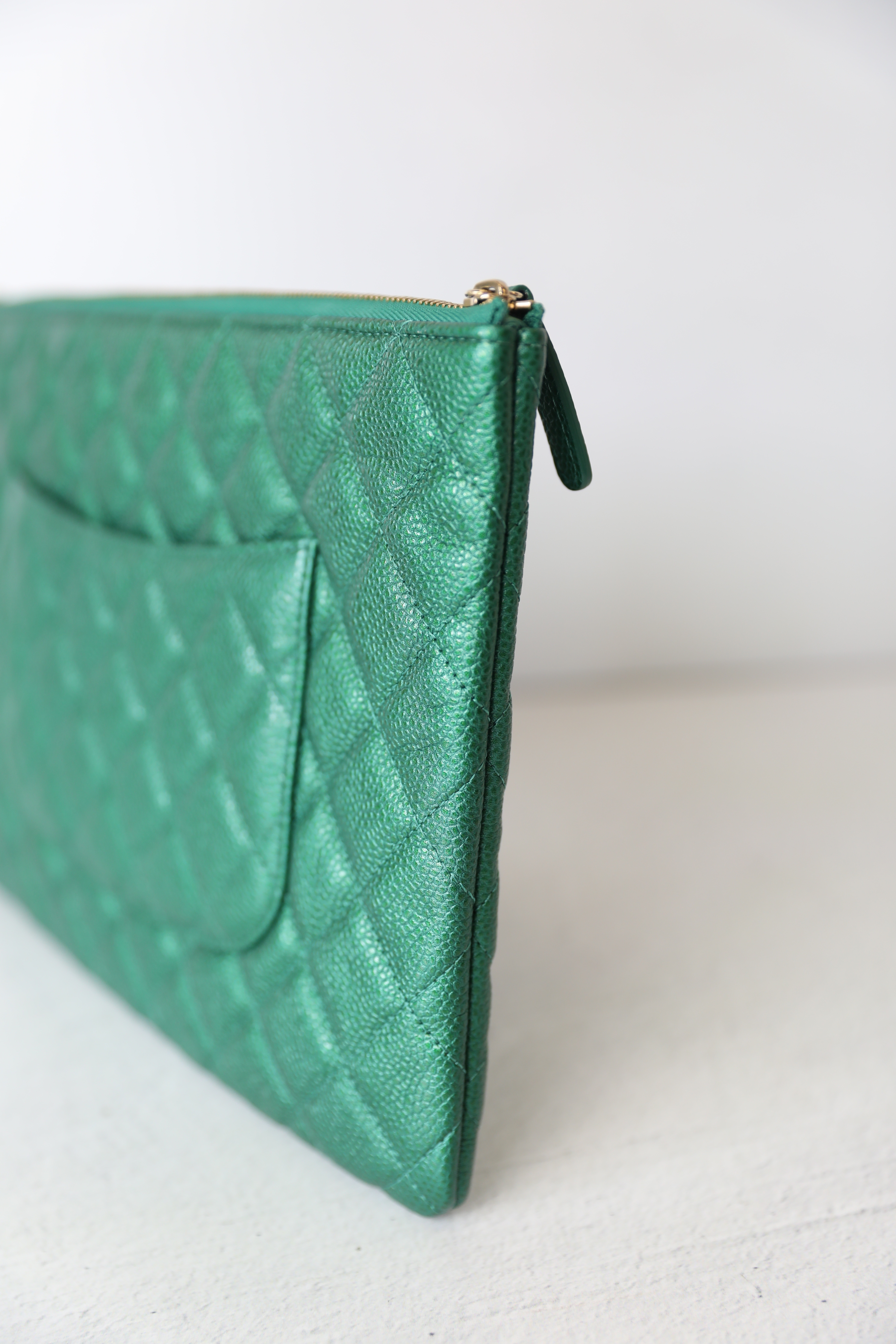 Chanel Large O Case, 18S Emerald Green Caviar Leather Gold Hardware,  Preowned in Box, WA001