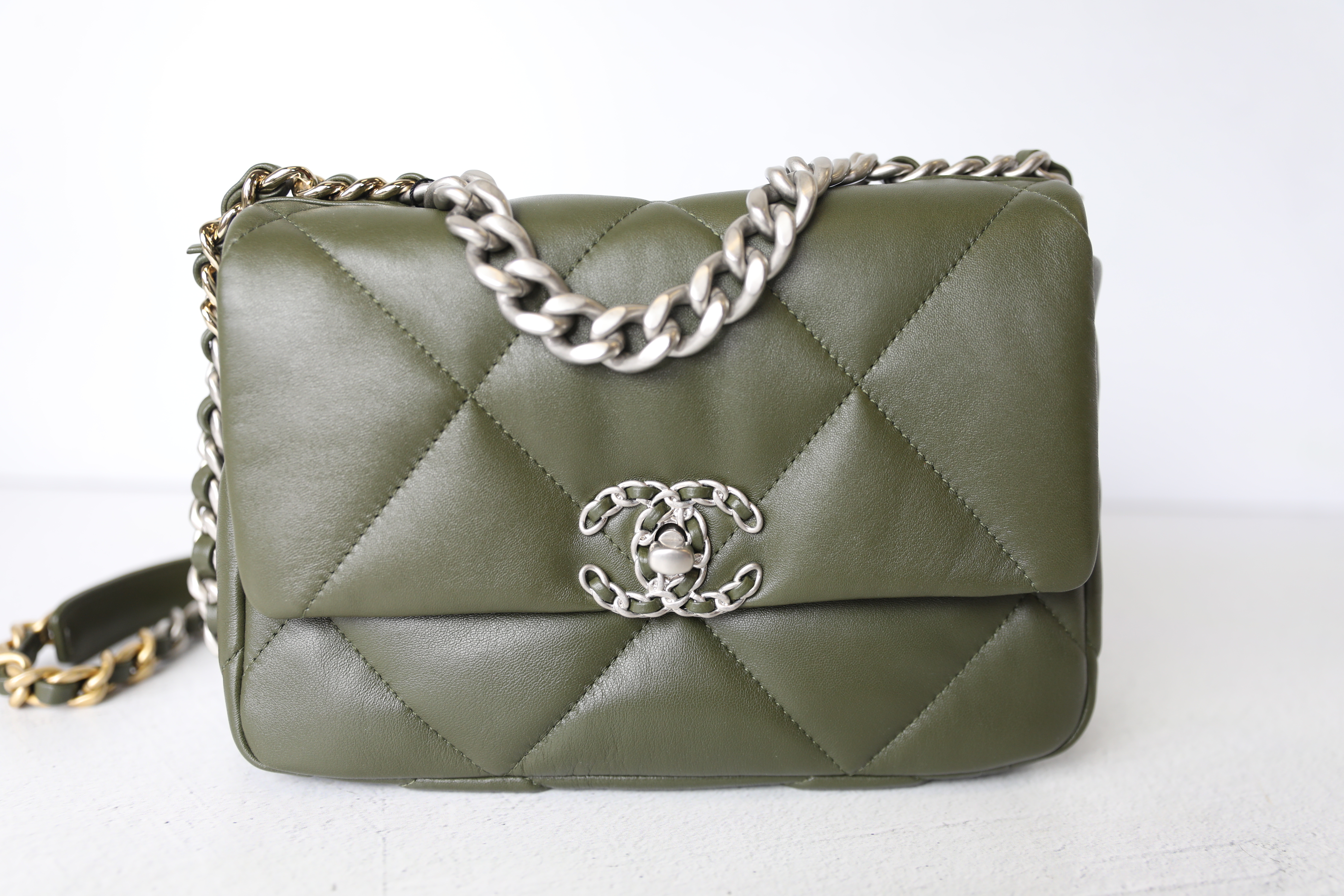 21B Military Green Lambskin Quilted 19 Flap Small Mixed Hardware – REDELUXE