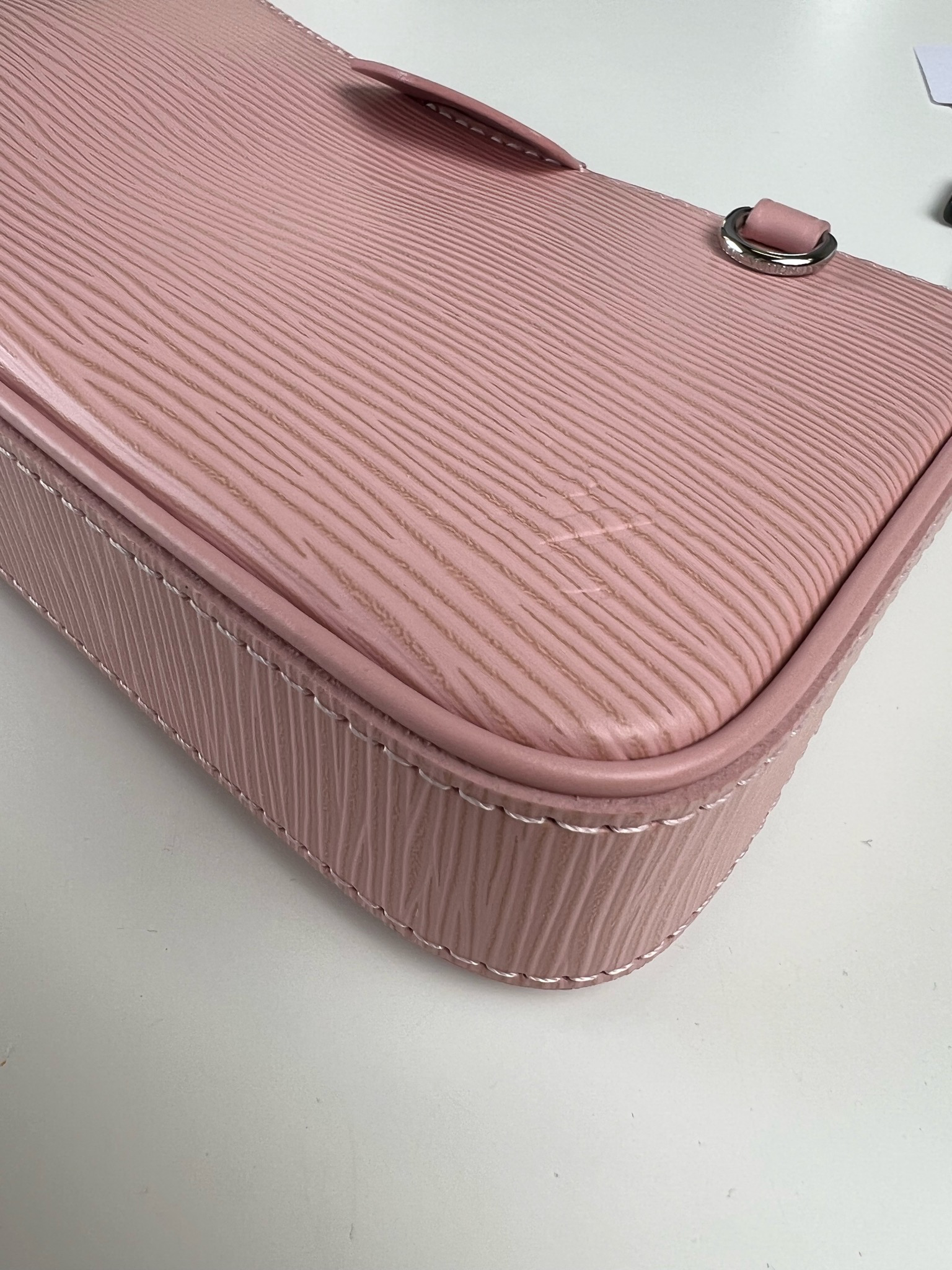 Louis Vuitton Epi Easy Pouch on Strap - Pink Crossbody Bags, Handbags -  LOU775981