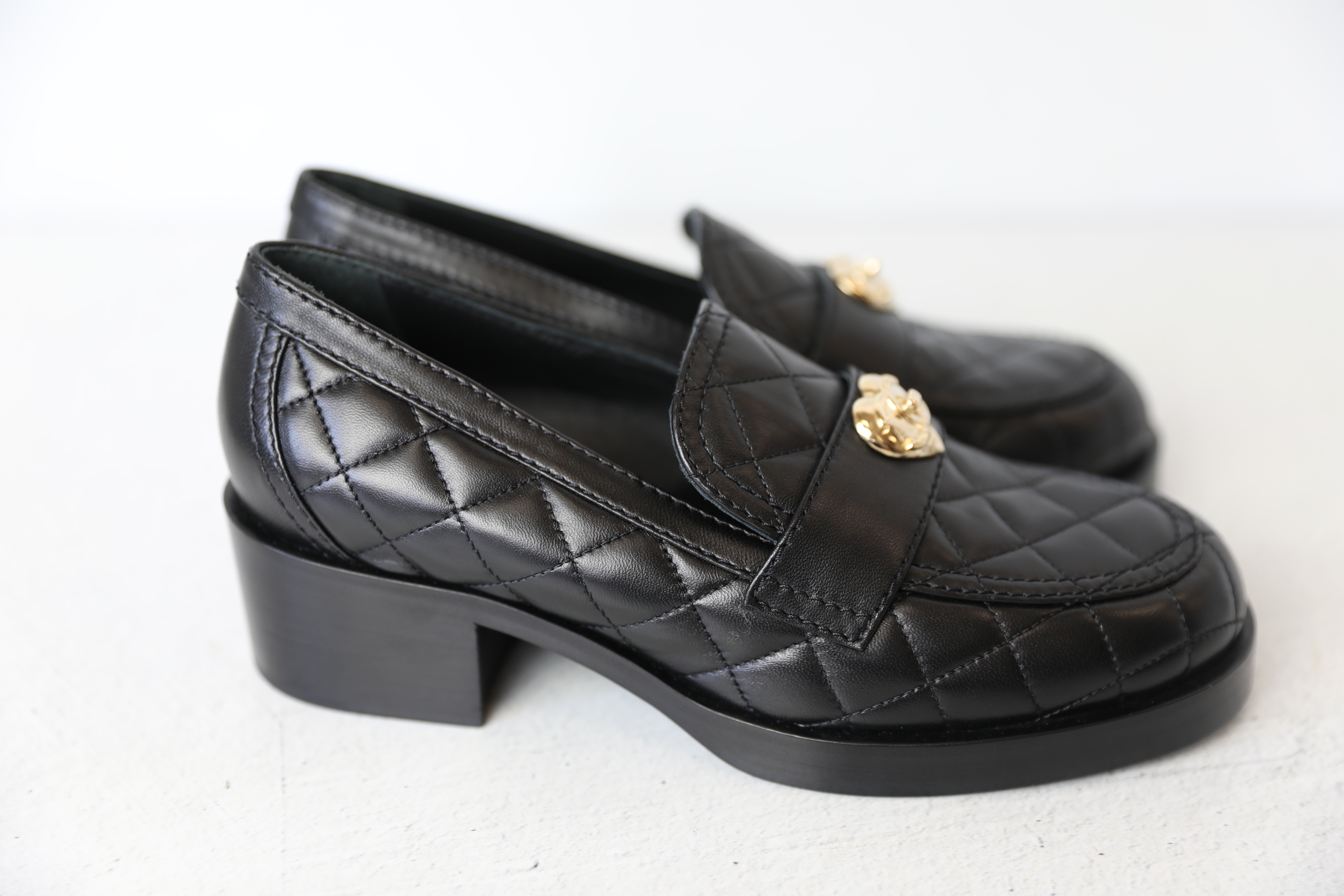 Chanel - Black Leather Loafer Pumps w/ Quilted Detail 6.5 – Current Boutique