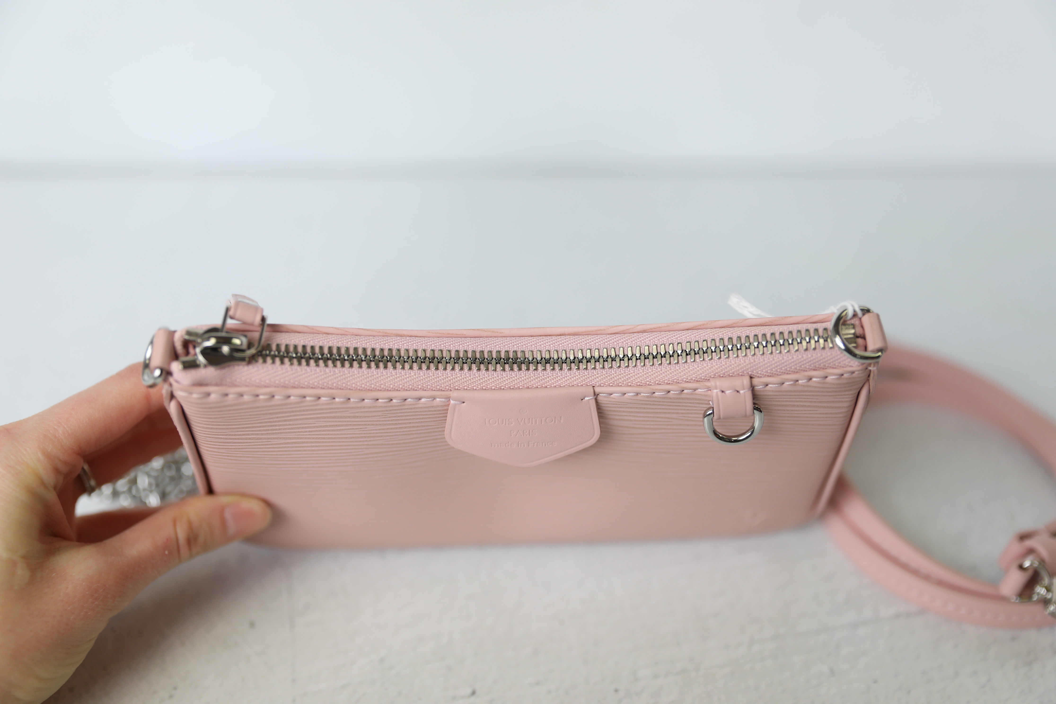 Túi Nữ Louis Vuitton Easy Pouch On Strap Dragon 'Fruit Pink' M81073 – LUXITY