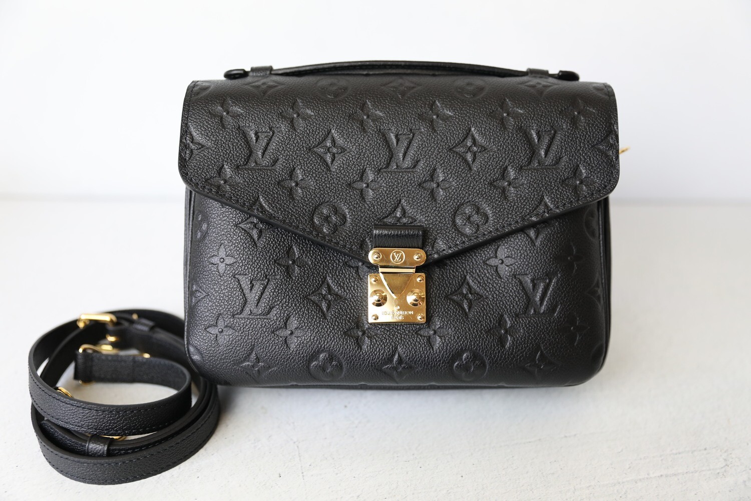 Pre-Owned Louis Vuitton Black Empreinte Leather Metis Pochette
