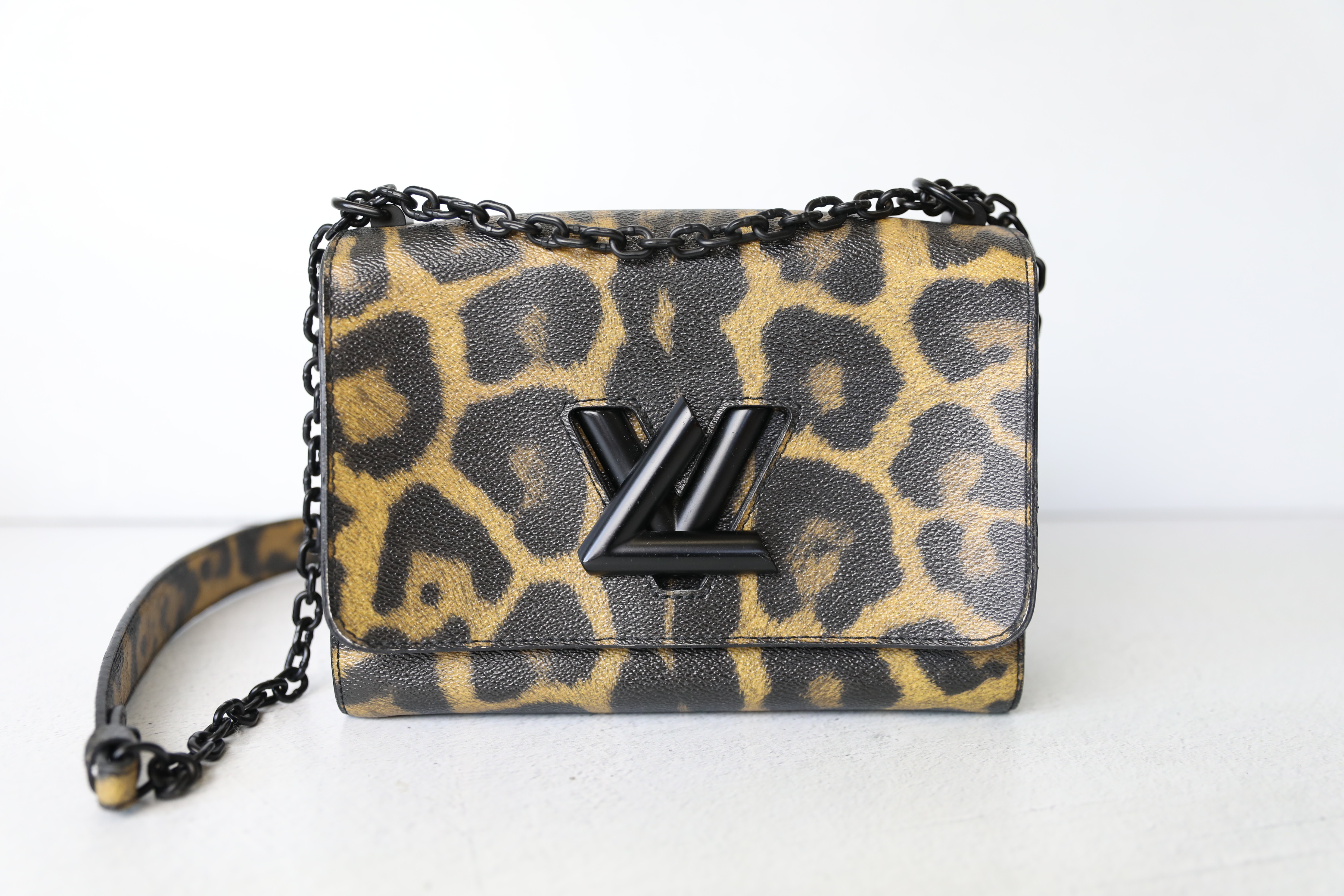 Louis Vuitton Twist MM Leopard, Preowned No Dustbag WA001 - Julia