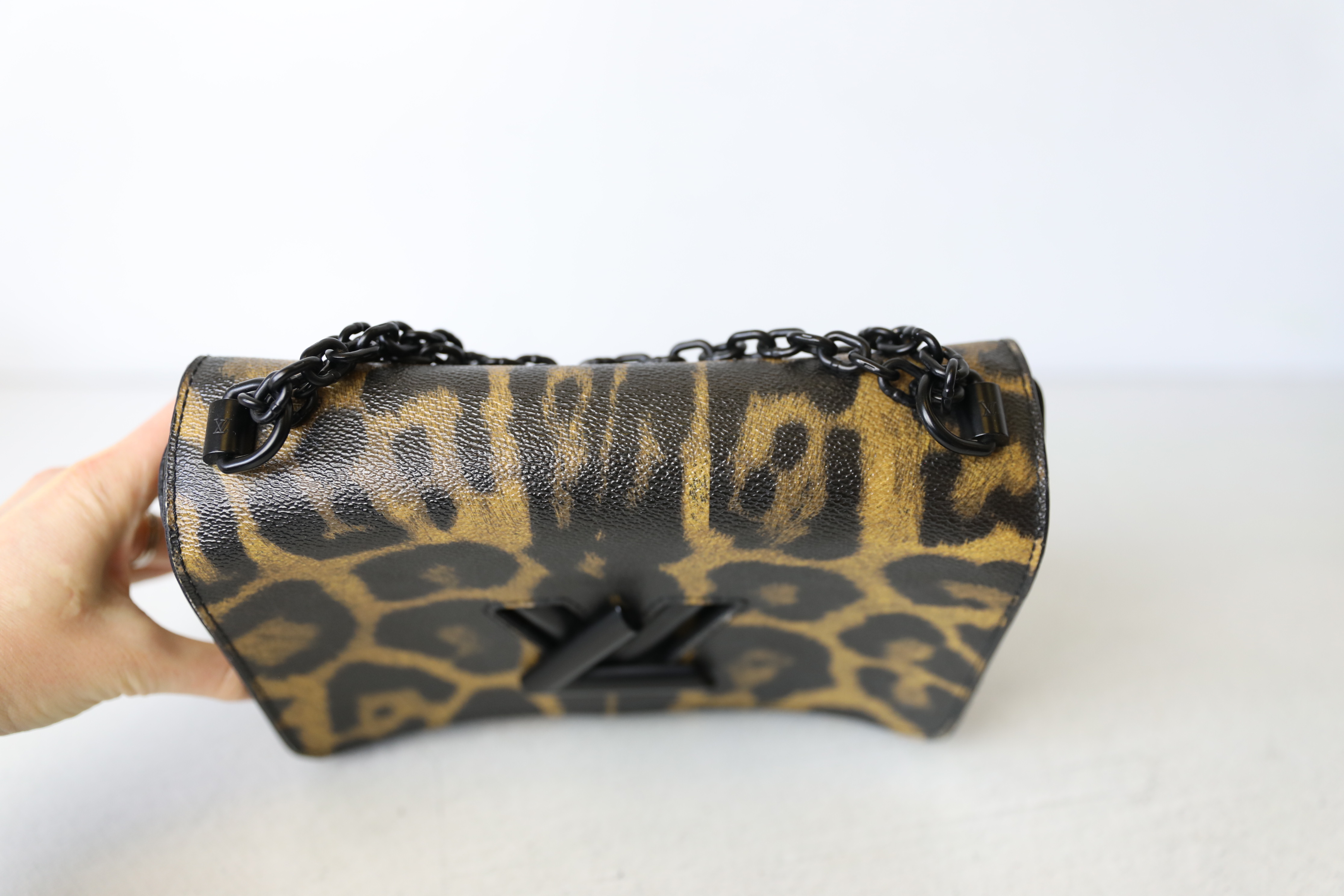 Twist MM Leopard – Keeks Designer Handbags
