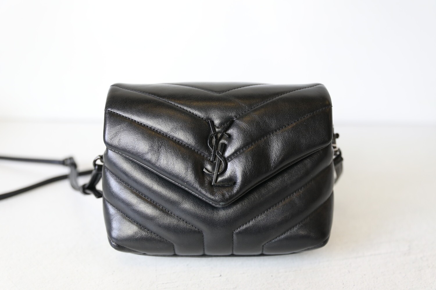 Saint Laurent Loulou Toy, Black Leather with So Black Hardware, Preowned No Dustbag WA001