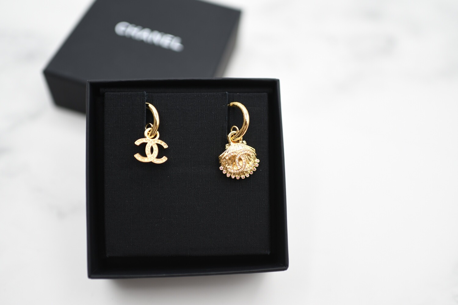 mager protestantiske element Chanel Earrings CC Seashell Drop Earrings, Gold Hardware with Rhinestones,  New in Box GA001 - Julia Rose Boston | Shop