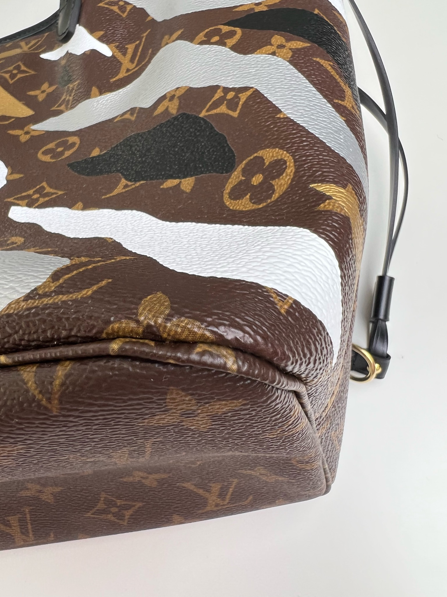 Louis Vuitton Neverfull MM Set, League of Legends, Preowned in Box WA001