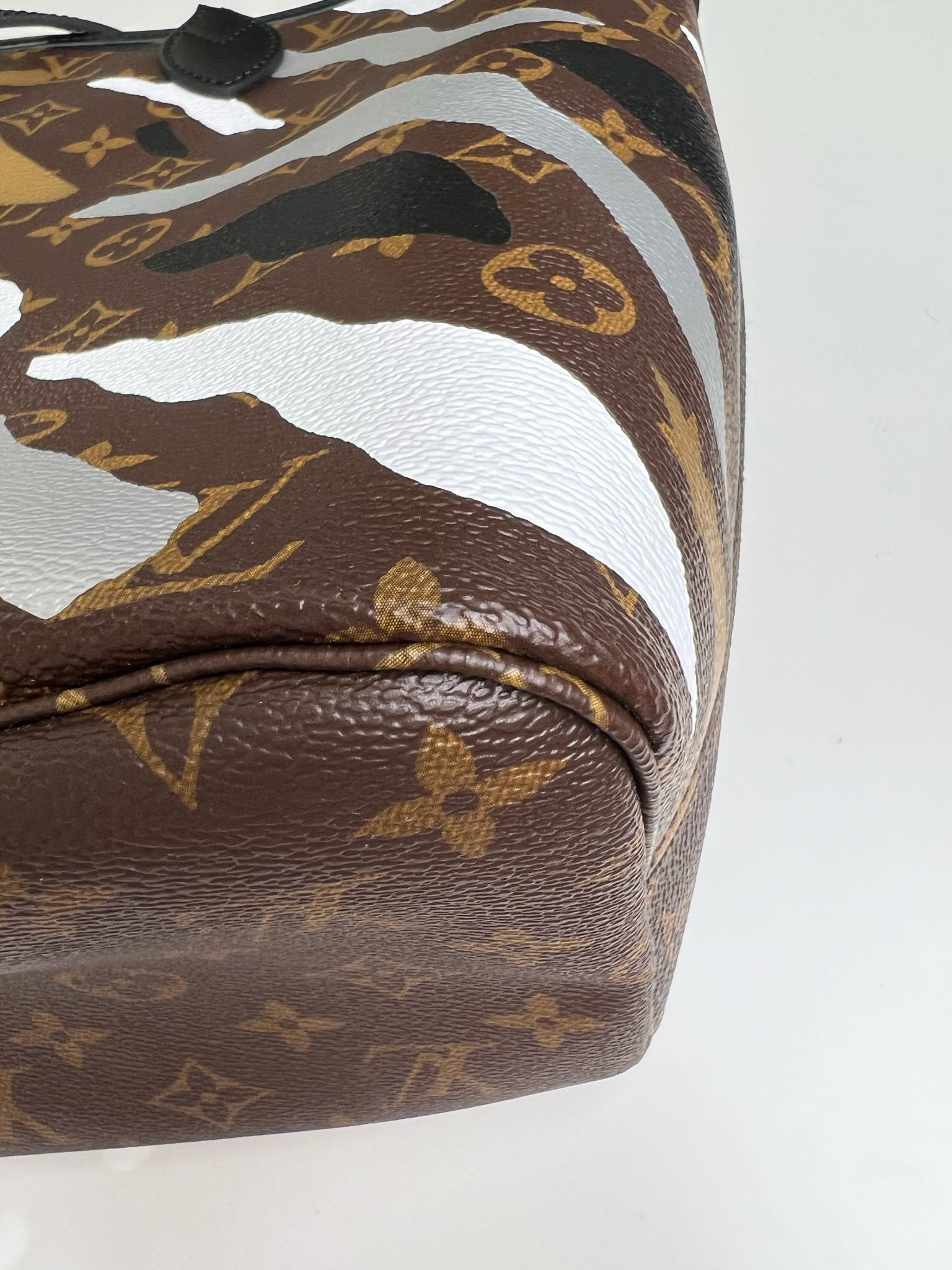 Louis Vuitton Neverfull League of Legends Limited Edition with wristlet, in  dustbag, box - Julia Rose Boston