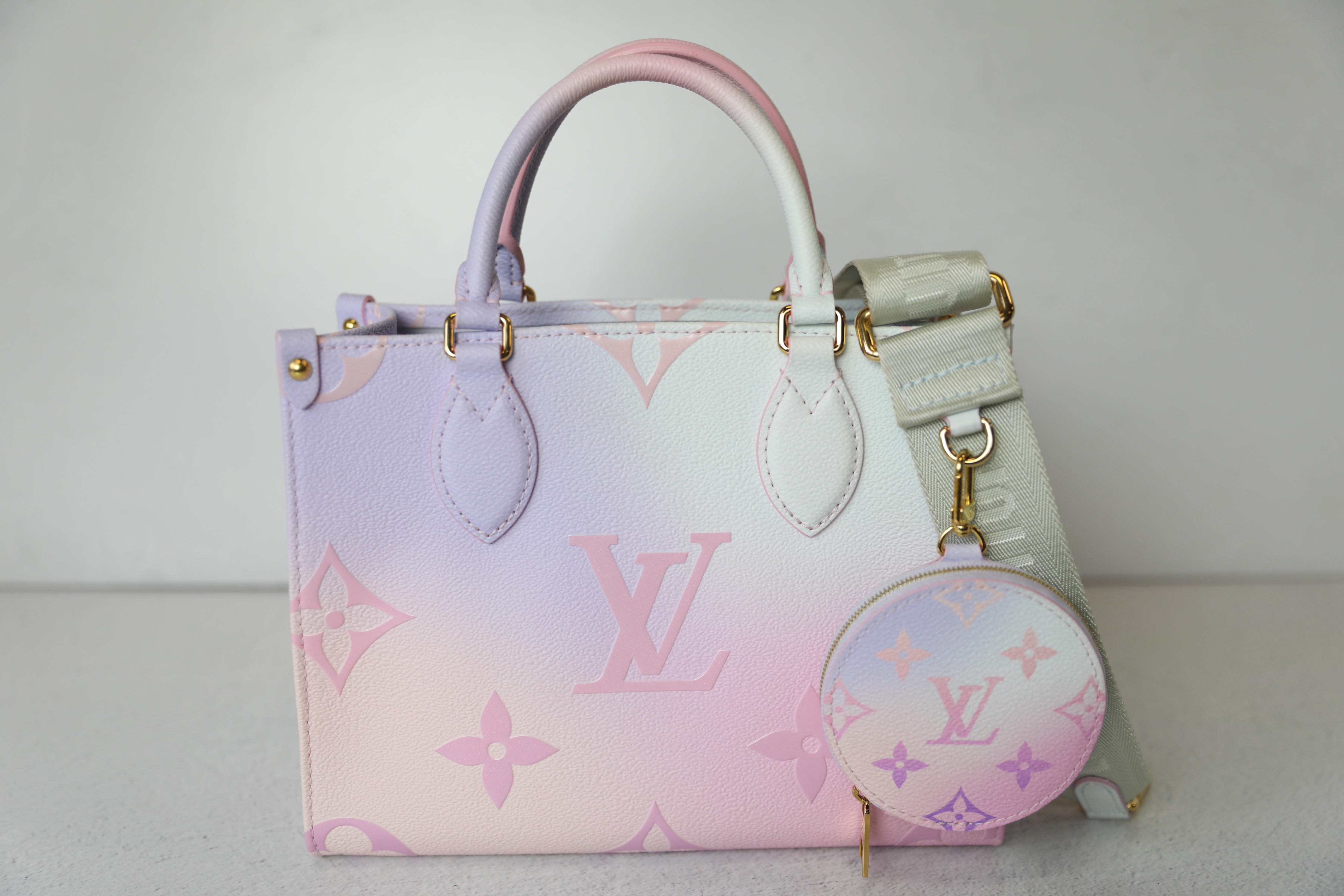 100% AUTH NWT LOUIS VUITTON OnTheGo PM PASTEL Spring Sunset box