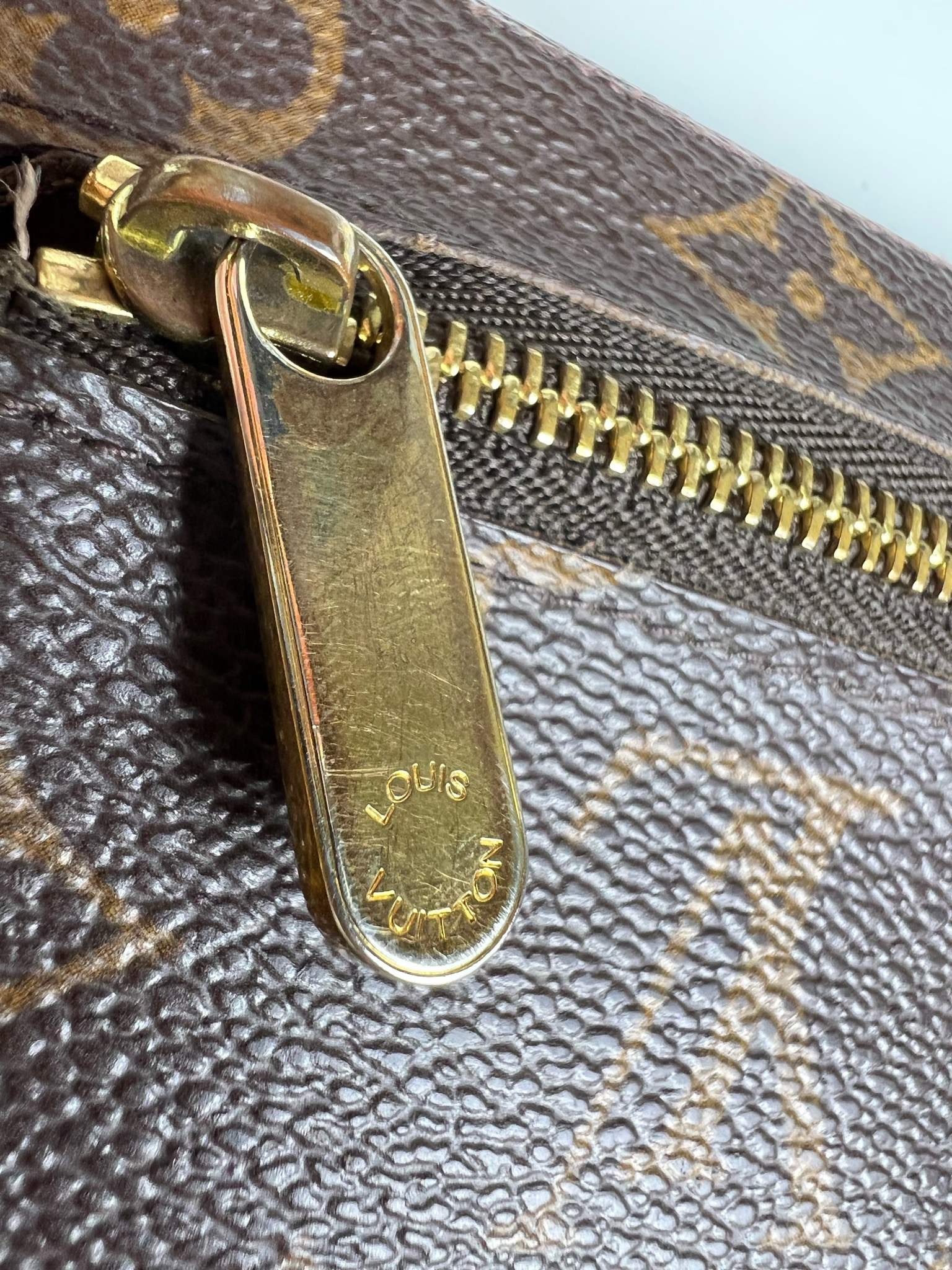 🧚🏻Louis Vuitton Eugenie Wallet Monogram 🧚🏻$450 usd invoiced and shipped  🧚🏻Comes with - Grancha Kauzo Japan Second Hand Luxury Bags &  Accessories