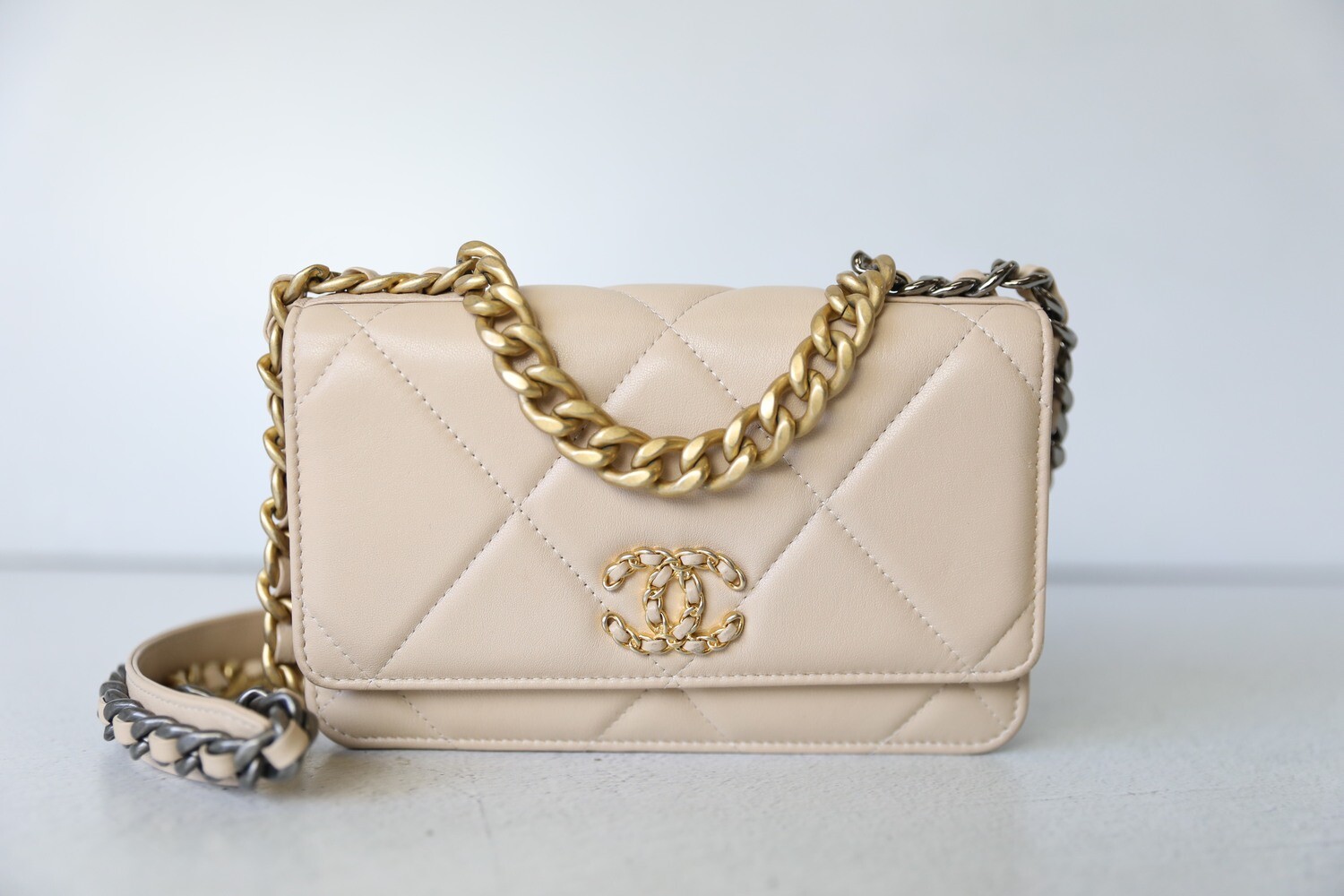 Chanel 19 Wallet on Chain, Beige Lambskin, Preowned in Box WA001