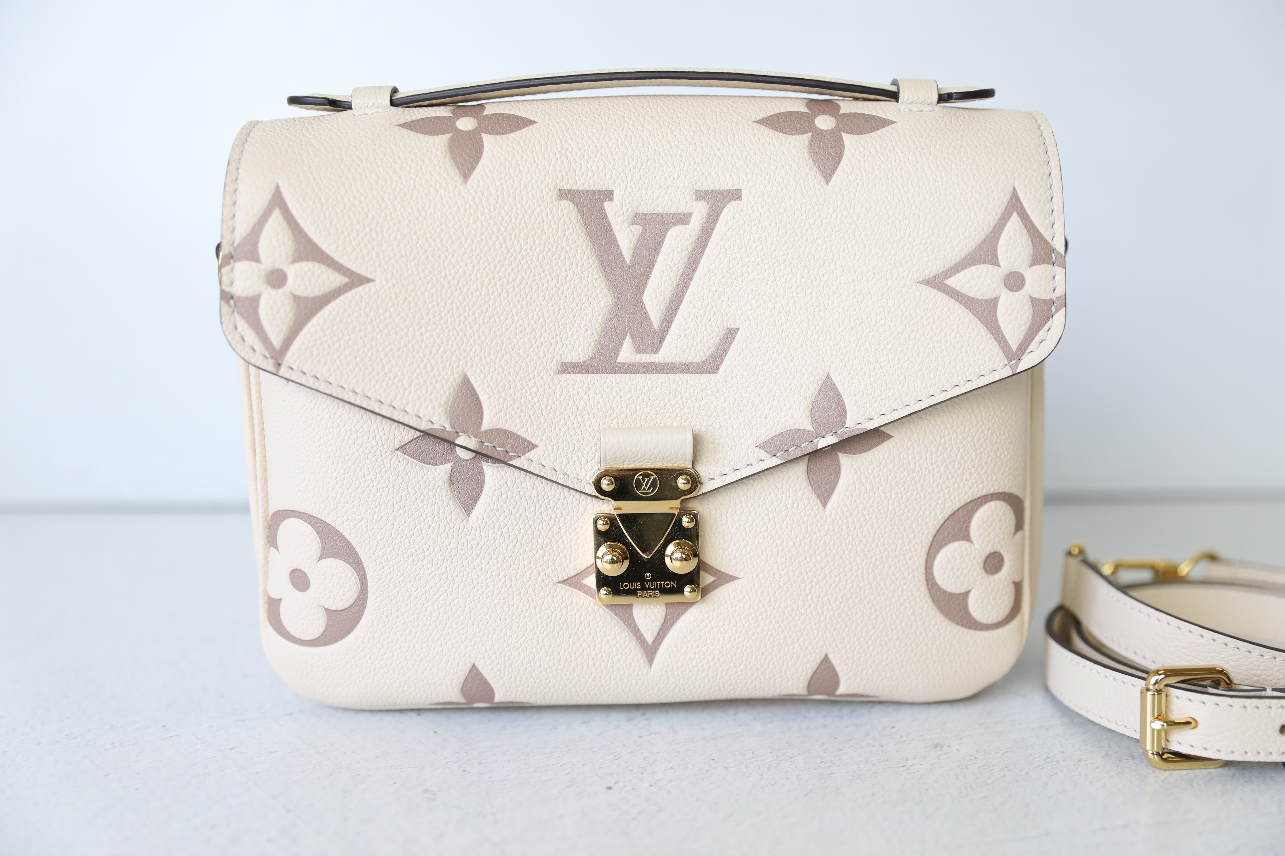 Louis Vuitton Pochette Metis, Black And Beige Leather With Gold Hardware,  Preowned In Box Wa001