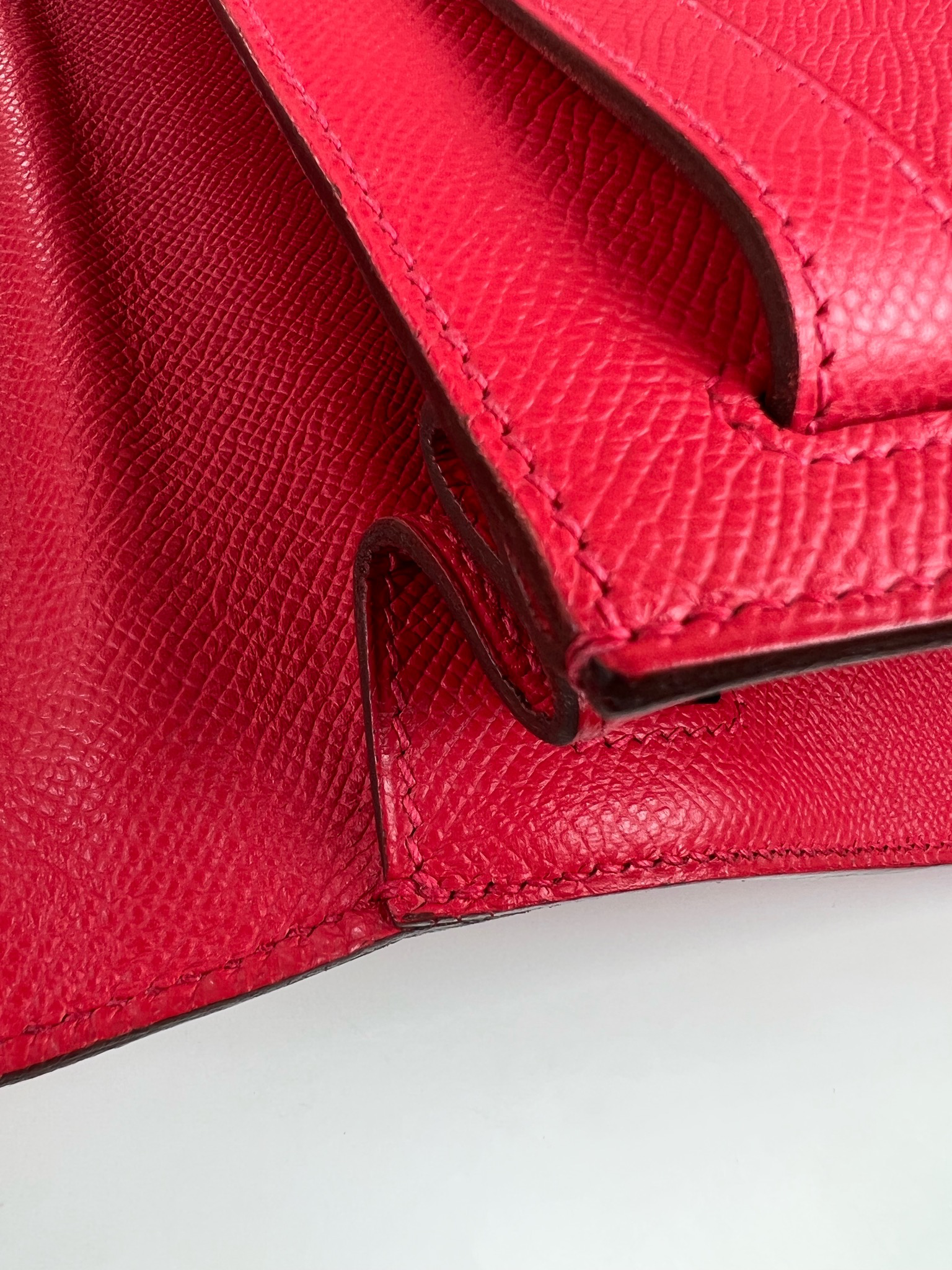 Hermès - Hermès Kelly 28 Epsom Leather Handbag-Rouge Casaque Gold Hardware