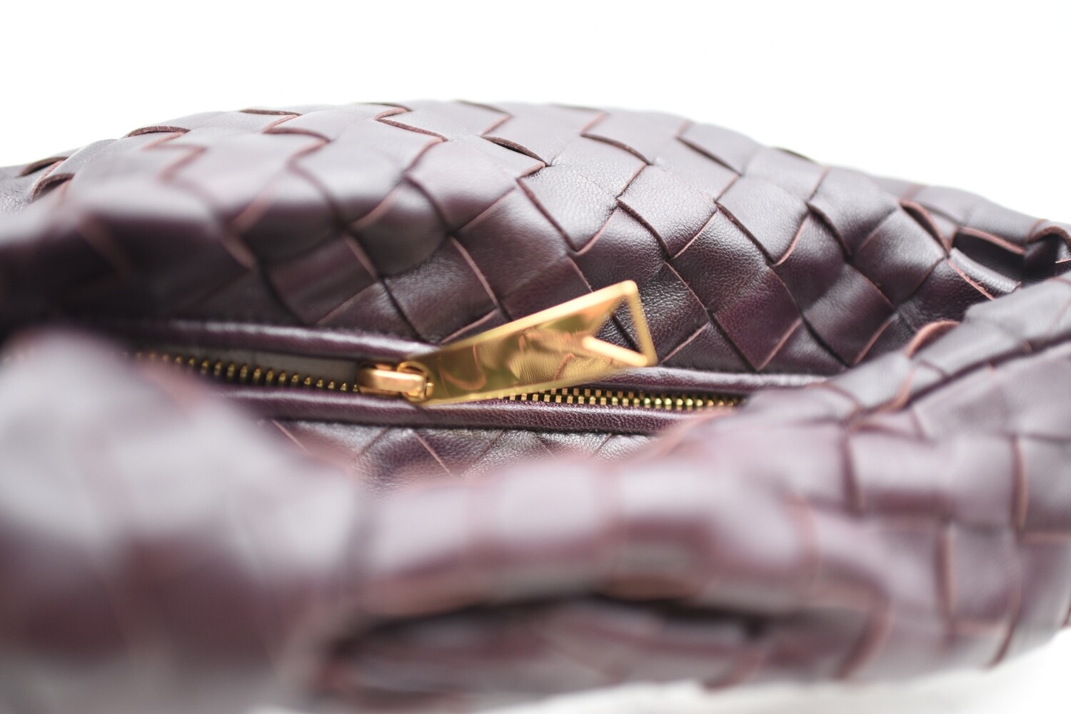 クラッチバッグ Bottega Veneta Burgundy Nappa Leather Mini Jodie Handbag Bottega Veneta Jodie Mini, Burgundy Grape Woven Leather, New