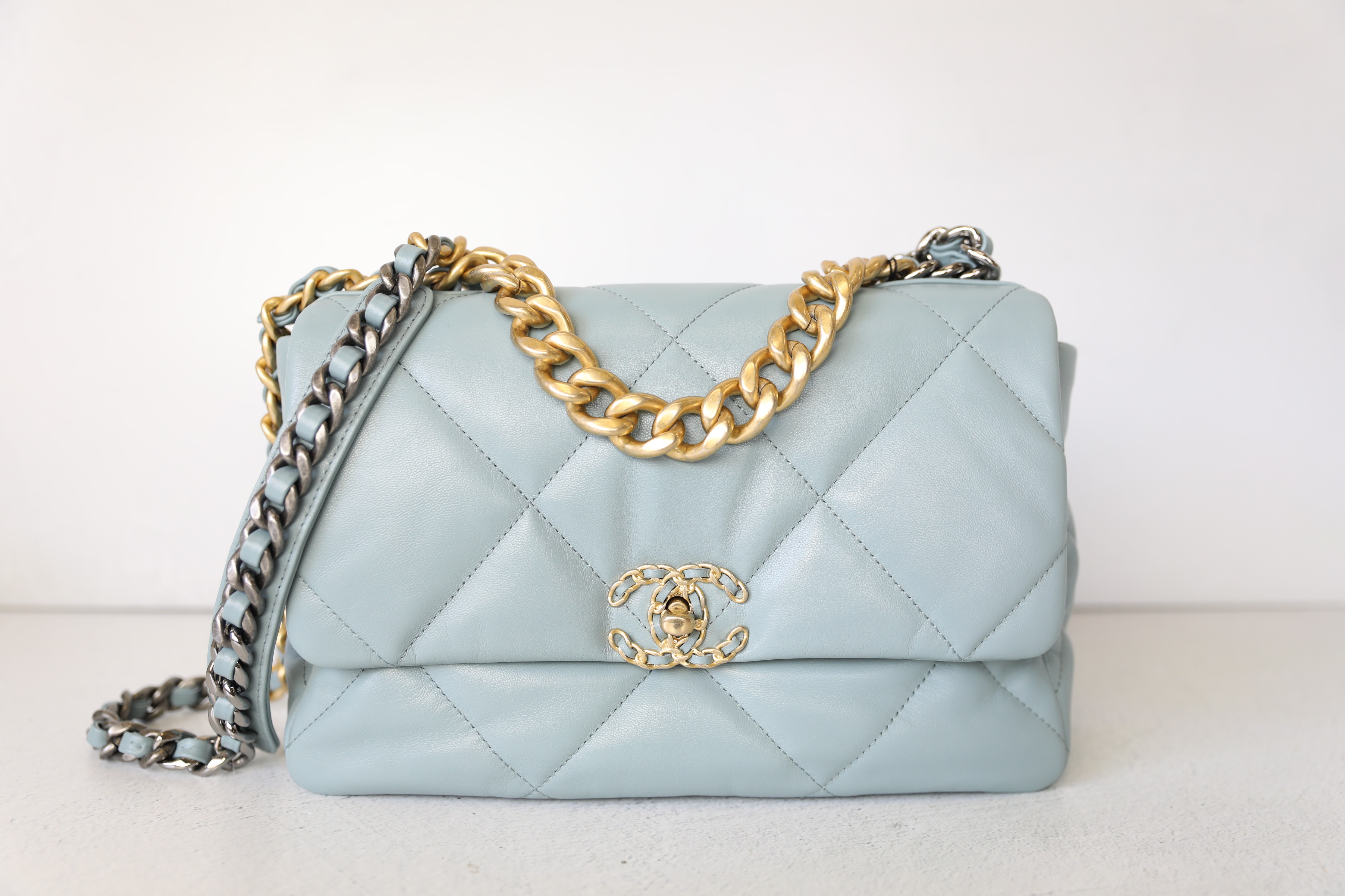 Chanel 19 Large, Blue, Preowned in Box WA001