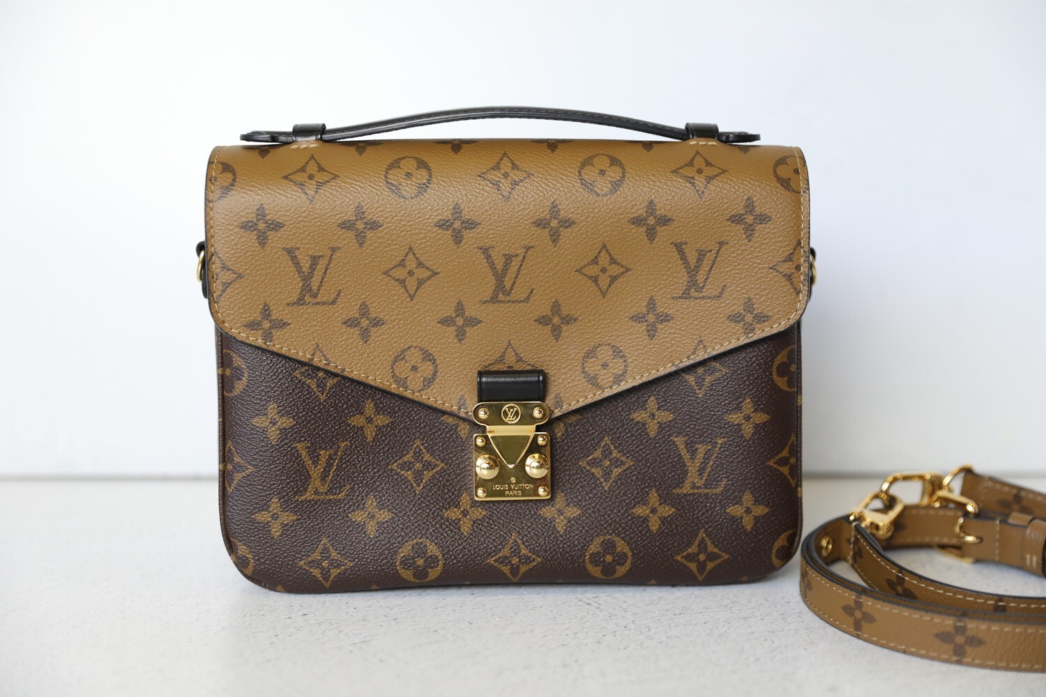 Louis Vuitton Pochette Metis, Reverse Monogram Canvas Gold Hardware, Preowned in Dustbag WA001