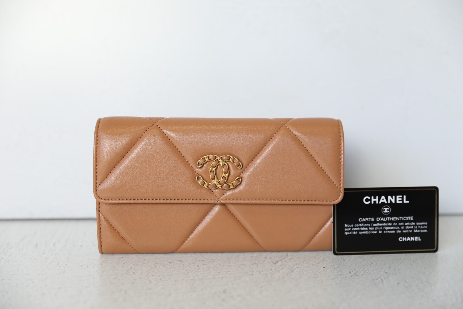 chanel 19 flap wallet