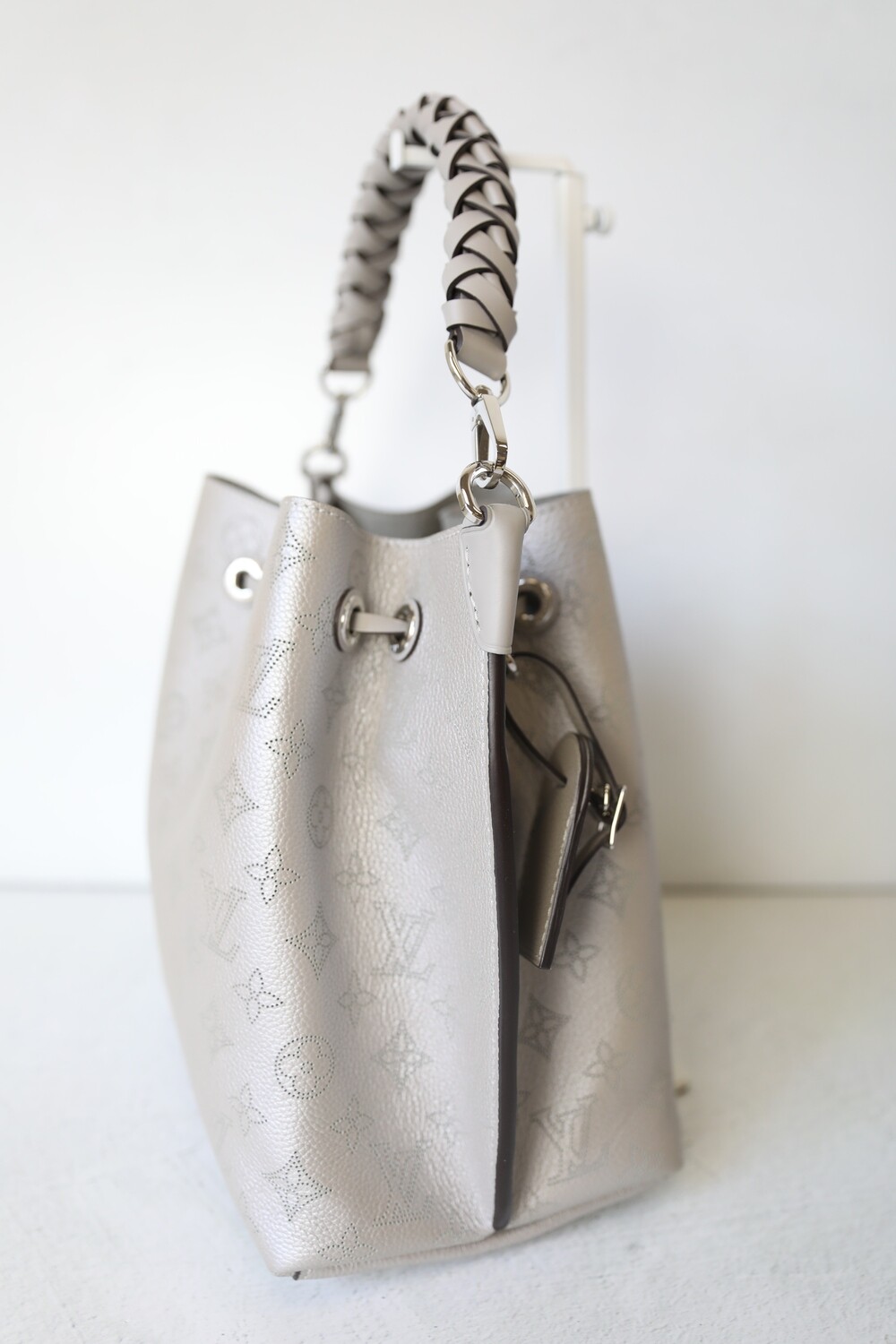 Lv Mahina Leather Bags Lv Muria Bucket Bag Louis Vuitton Muria - Main Image