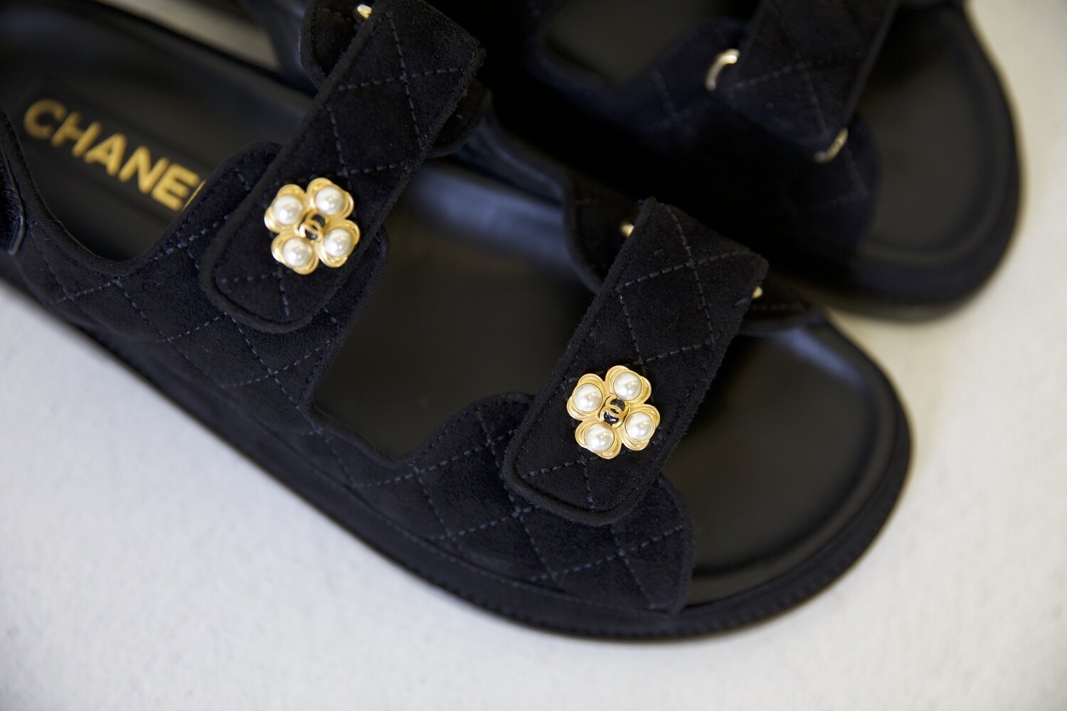 【可愛いお花のデザイン☆】CHANEL エスパミュール Chanel Dad Sandals, Black Suede with Pearl Flower, Size 38.5