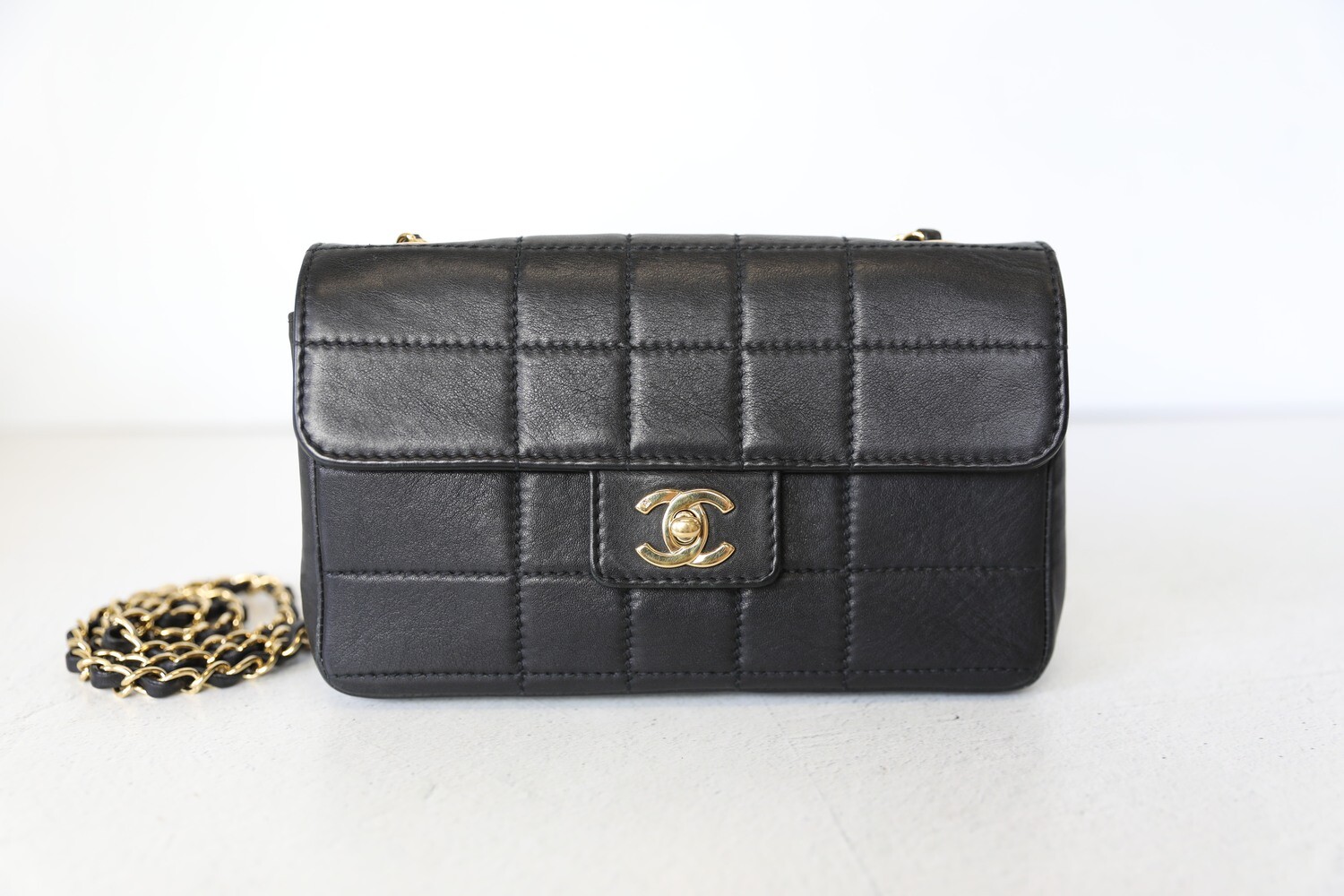 Chanel Square Quilted Vintage Flap, Black Lambskin with Gold Hardware, Preowned No Dustbag WA001