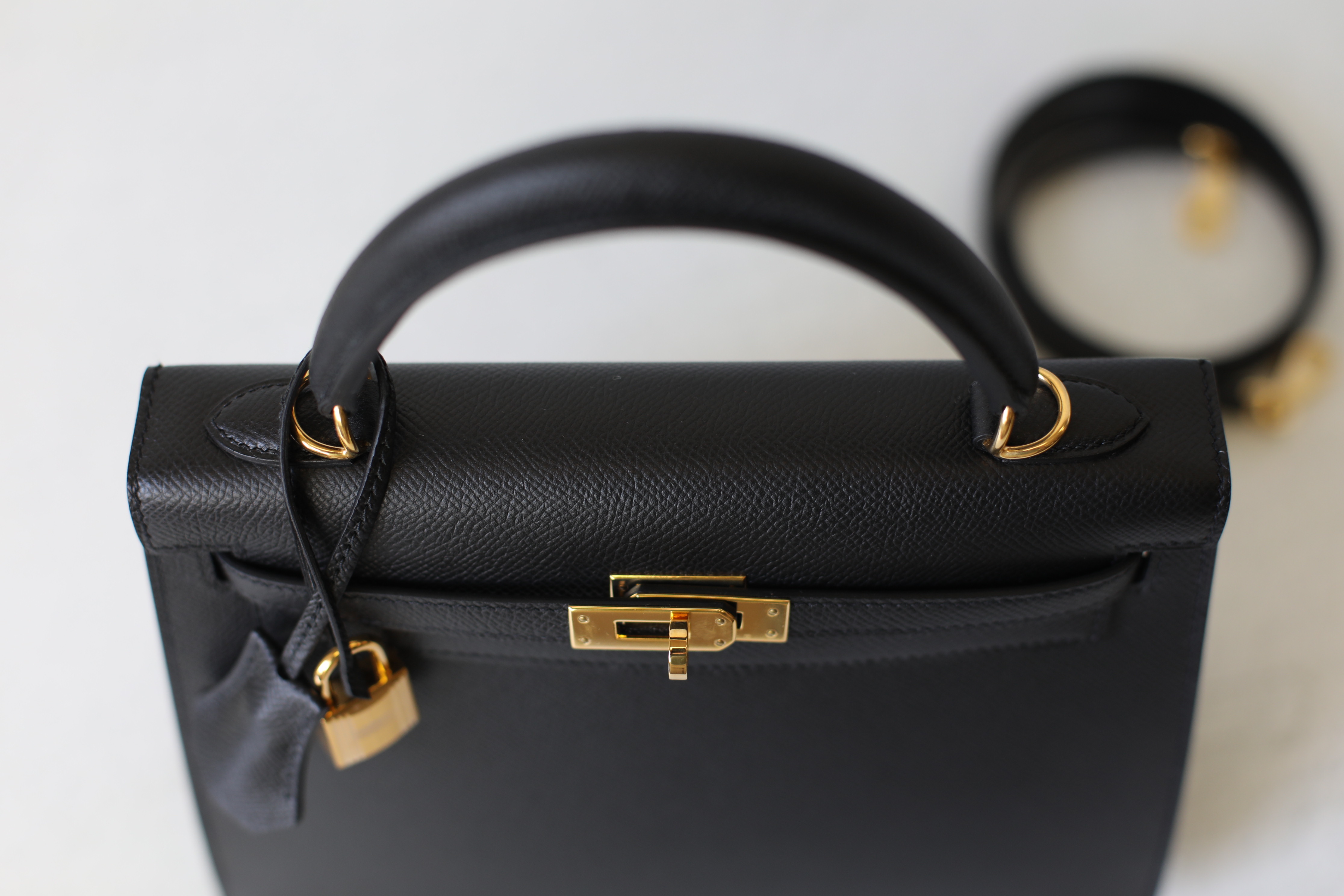 A BLACK EPSOM LEATHER KELLY DÉPÊCHES 25 WITH GOLD HARDWARE, HERMÈS, 2019